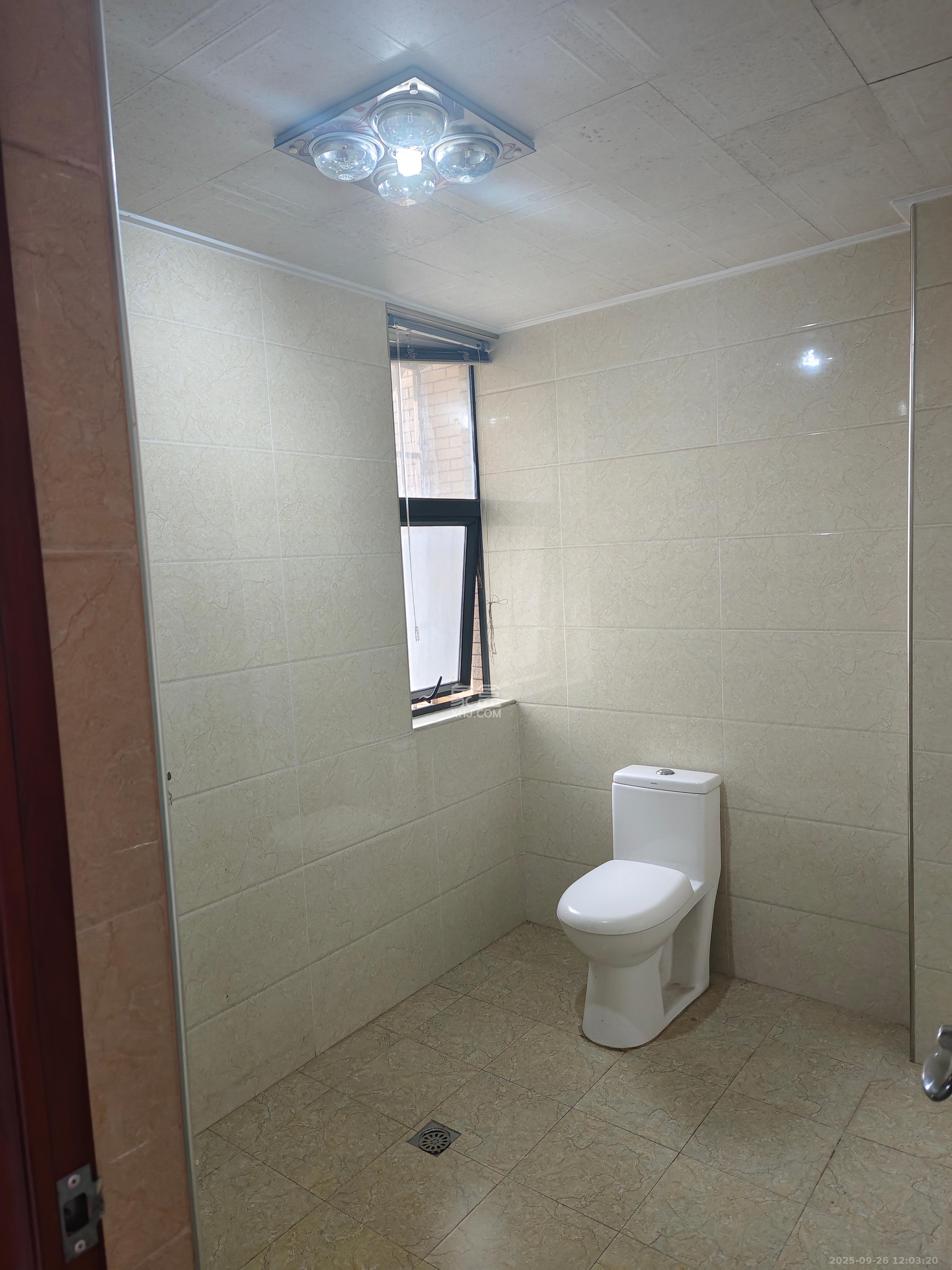 岳鞍阁小区 3室2厅2卫 1800.0元/月 岳鞍阁小区 3室2厅2卫 1800.0元/月室内图