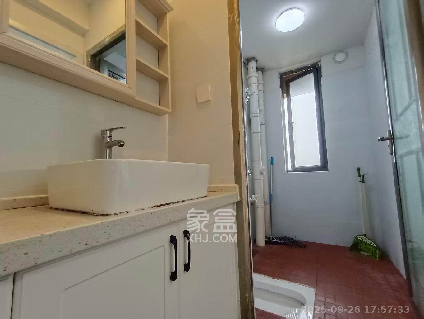 荣盛花语馨苑 4室2厅2卫 2800.0元/月 荣盛花语馨苑 4室2厅2卫 2800.0元/月室内图