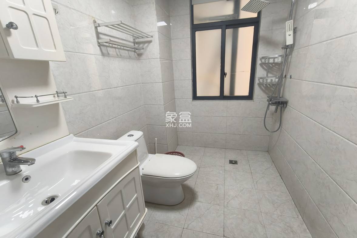 山水印象 3室2厅2卫 2300.0元/月 山水印象 3室2厅2卫 2300.0元/月室内图