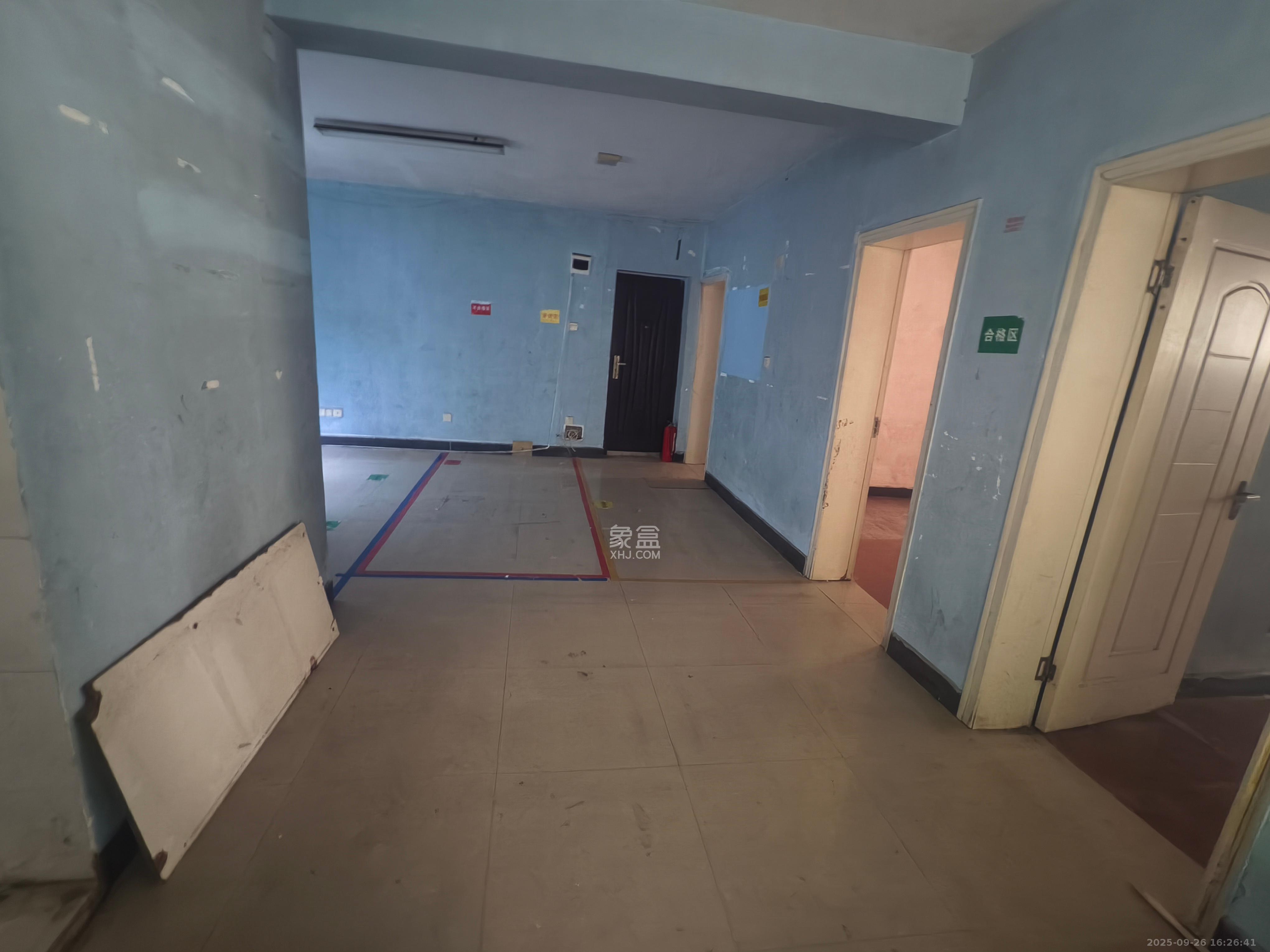 职院街LG曙光宿舍 3室2厅2卫 1600.0元/月 职院街LG曙光宿舍 3室2厅2卫 1600.0元/月室内图