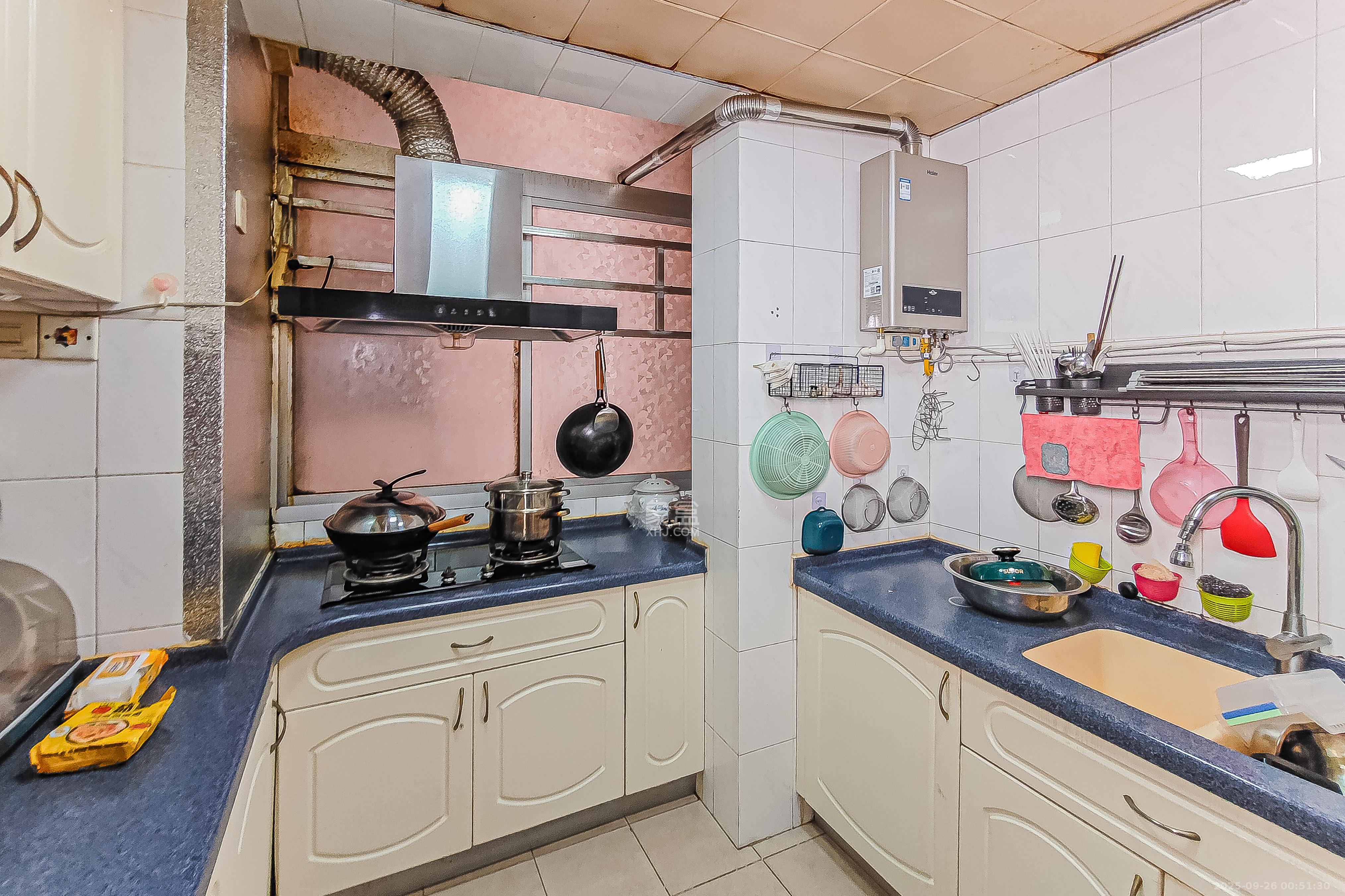 湘农桥社区 3室2厅2卫 188.0万 湘农桥社区 3室2厅2卫 188.0万厨房