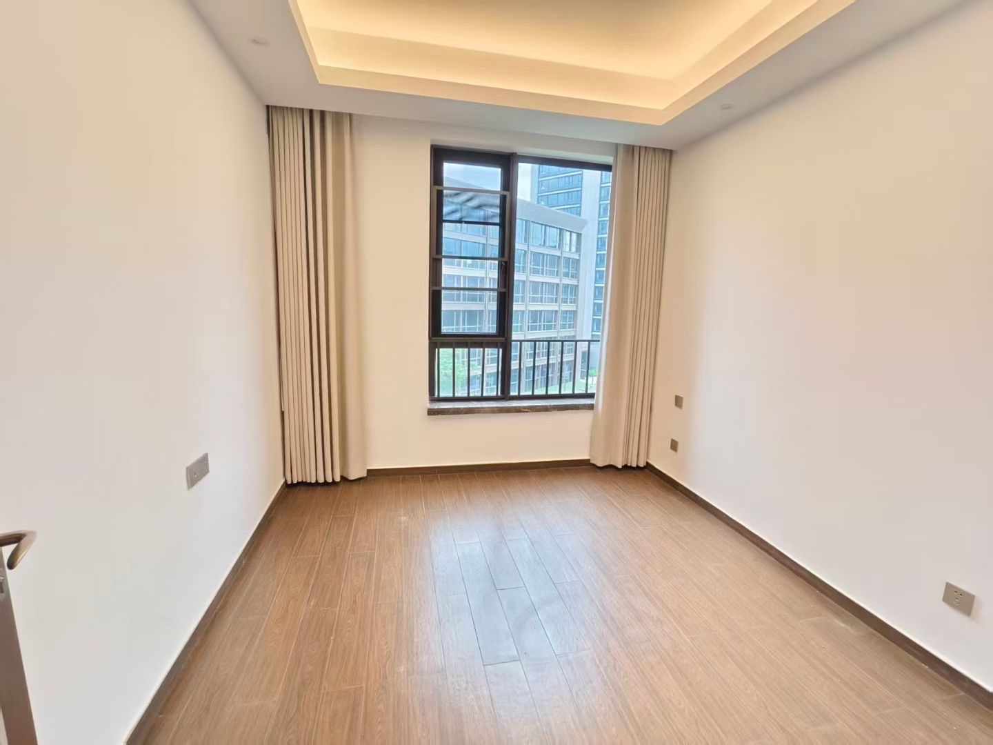 富力首府 3室2厅2卫 5900.0元/月 富力首府 3室2厅2卫 5900.0元/月室内图