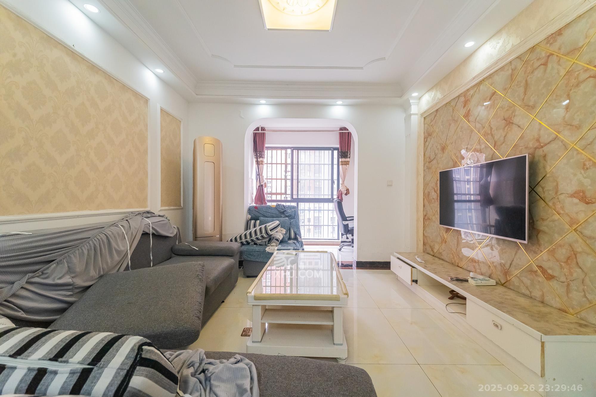 印山蓝色海岸 2室2厅1卫 52.0万 印山蓝色海岸 2室2厅1卫 52.0万客厅