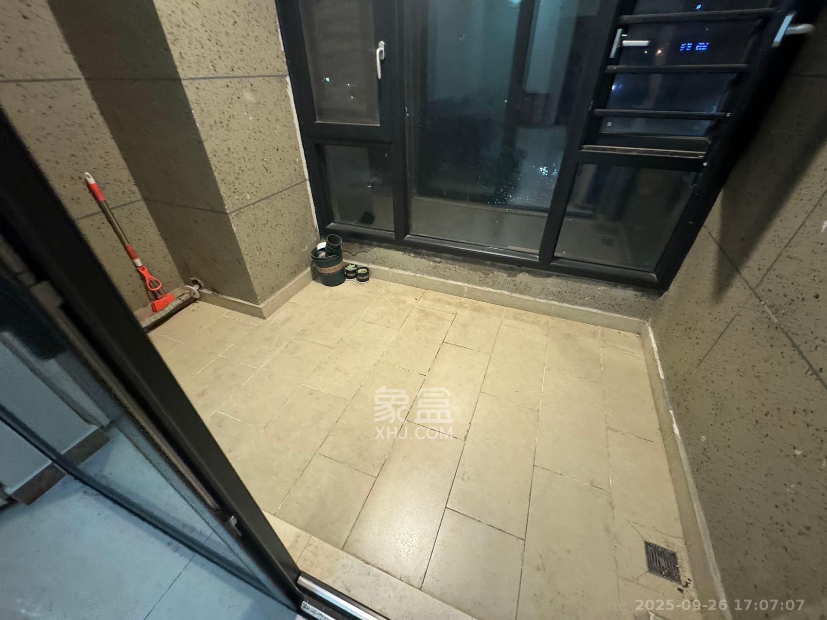 恒大国际广场 2室1厅1卫 2100.0元/月 恒大国际广场 2室1厅1卫 2100.0元/月室内图