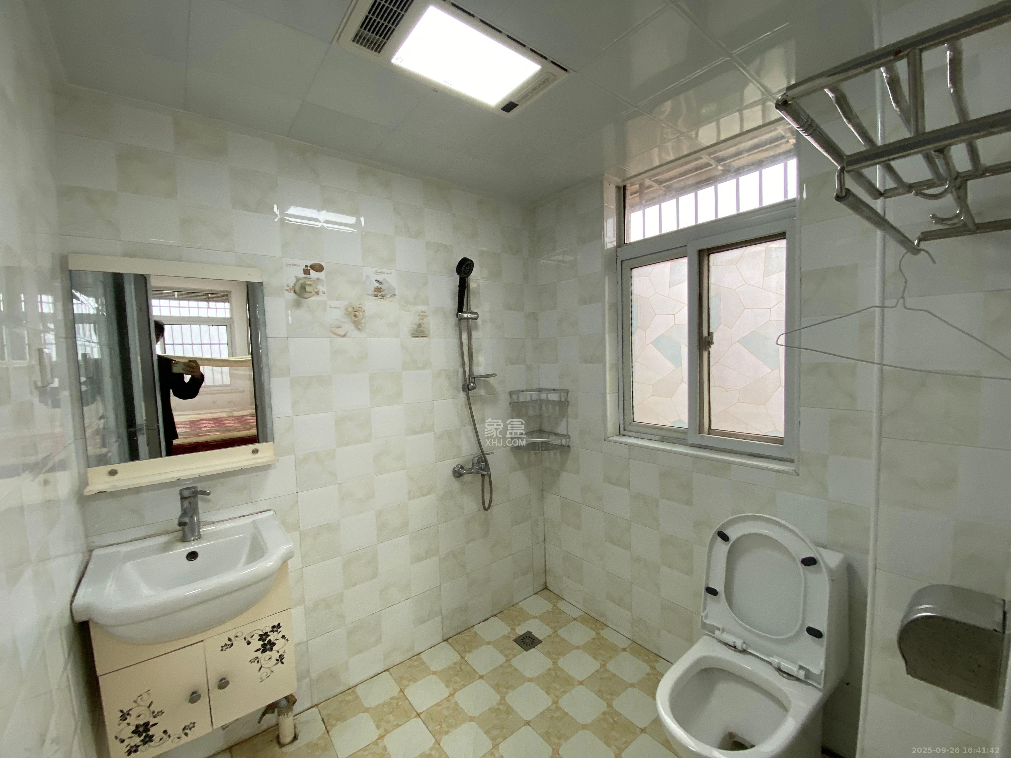 白田佳苑 3室2厅2卫 2000.0元/月 白田佳苑 3室2厅2卫 2000.0元/月室内图