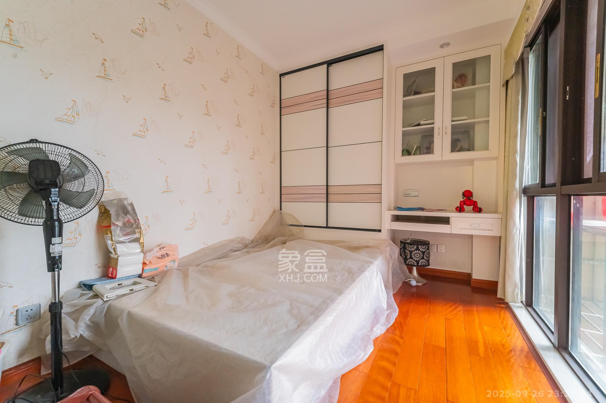 国泰九龙湾  4室2厅2卫    105.0万卧室