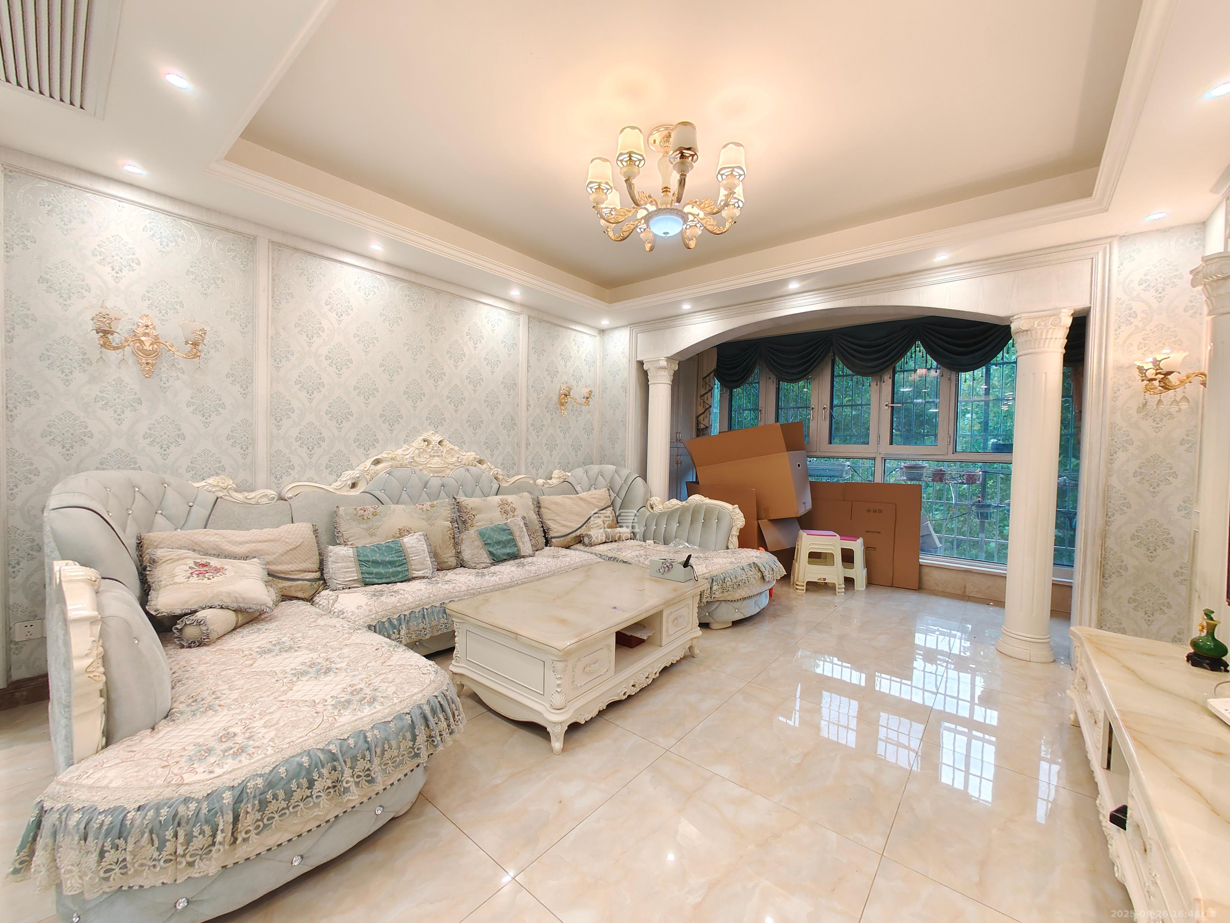 麓山枫情 3室2厅2卫 3200.0元/月 麓山枫情 3室2厅2卫 3200.0元/月室内图