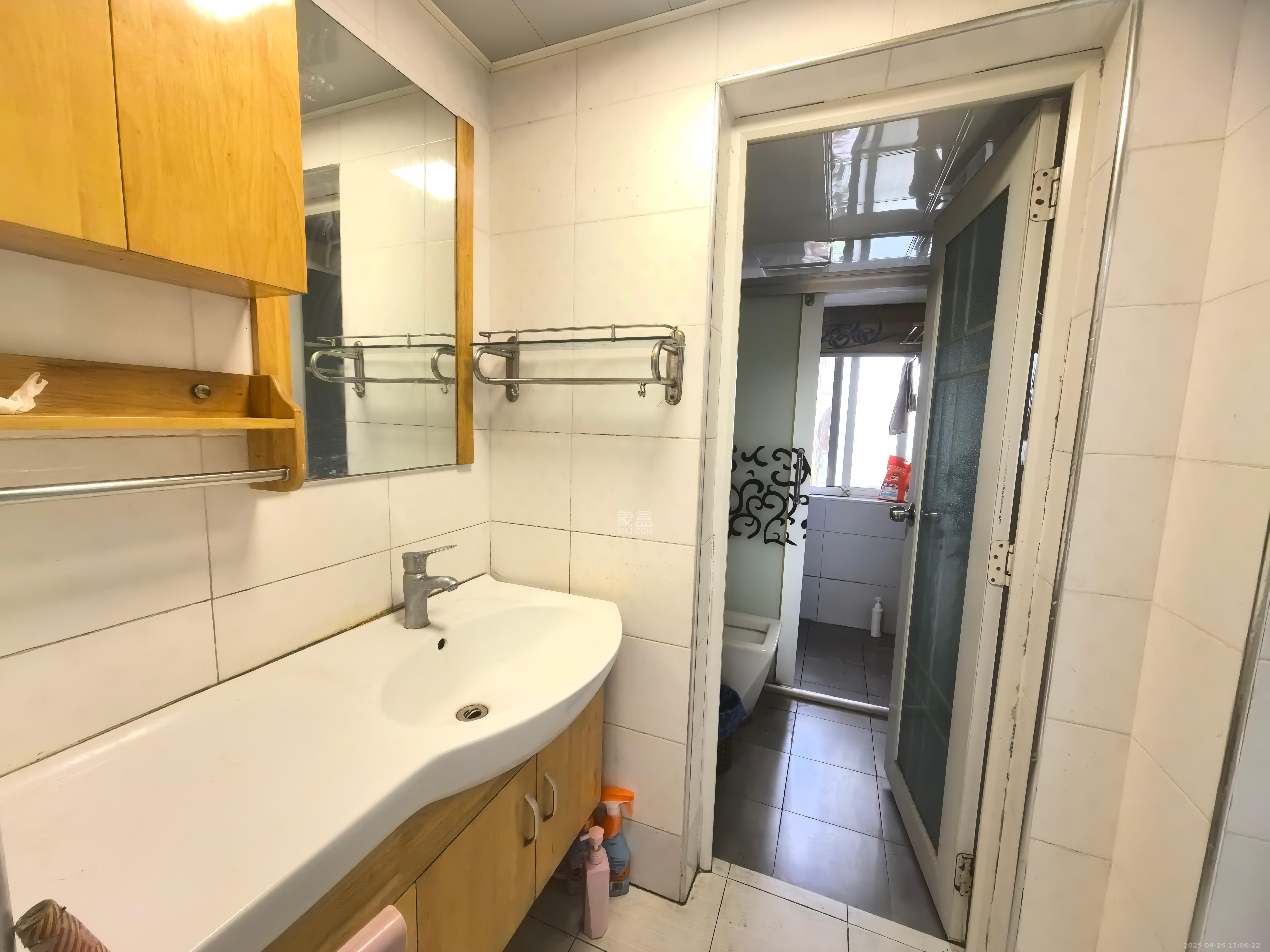 新诚小区 2室2厅1卫 1800.0元/月 新诚小区 2室2厅1卫 1800.0元/月室内图