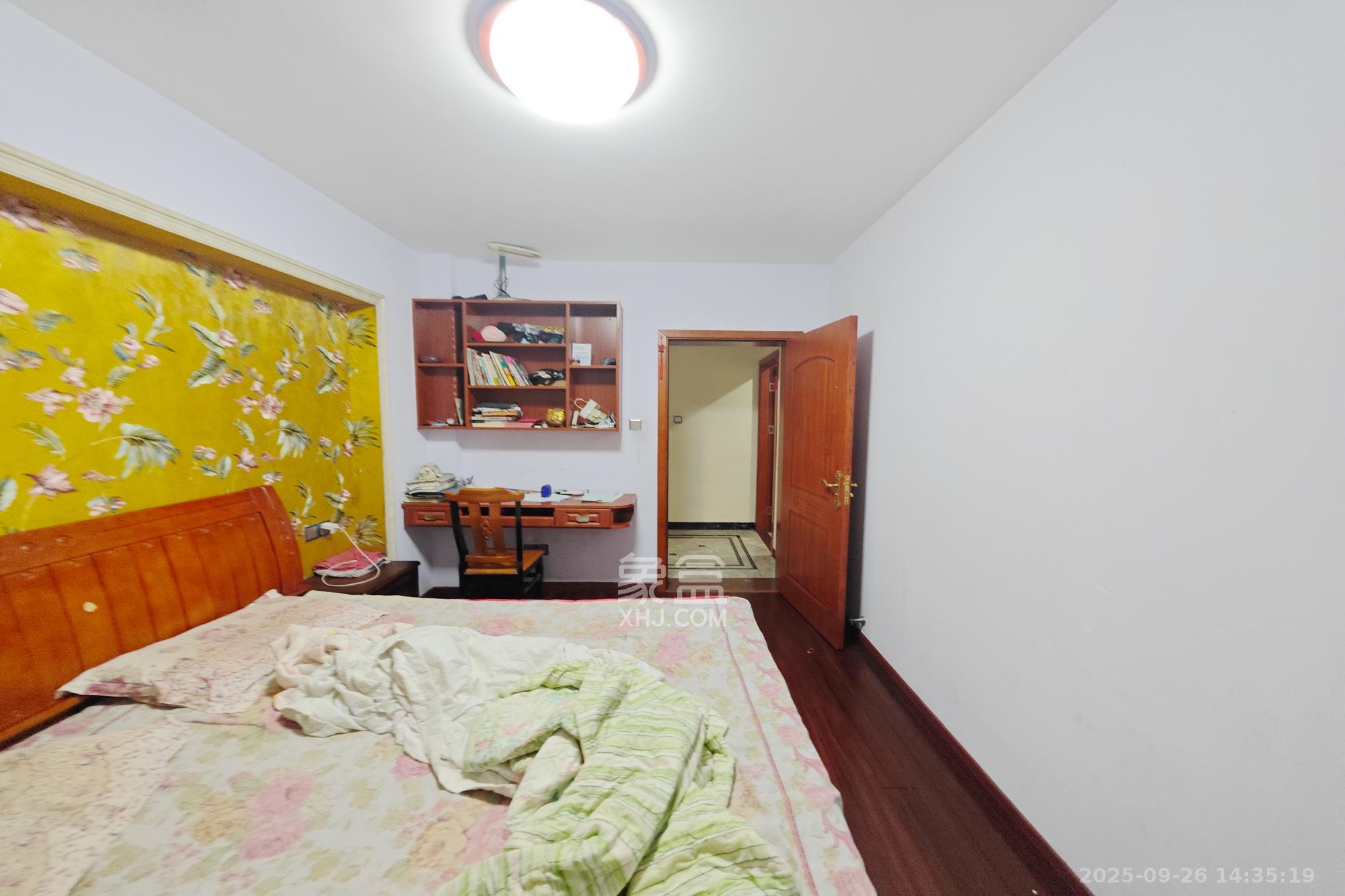 杨铭园  3室2厅2卫    80.0万卧室