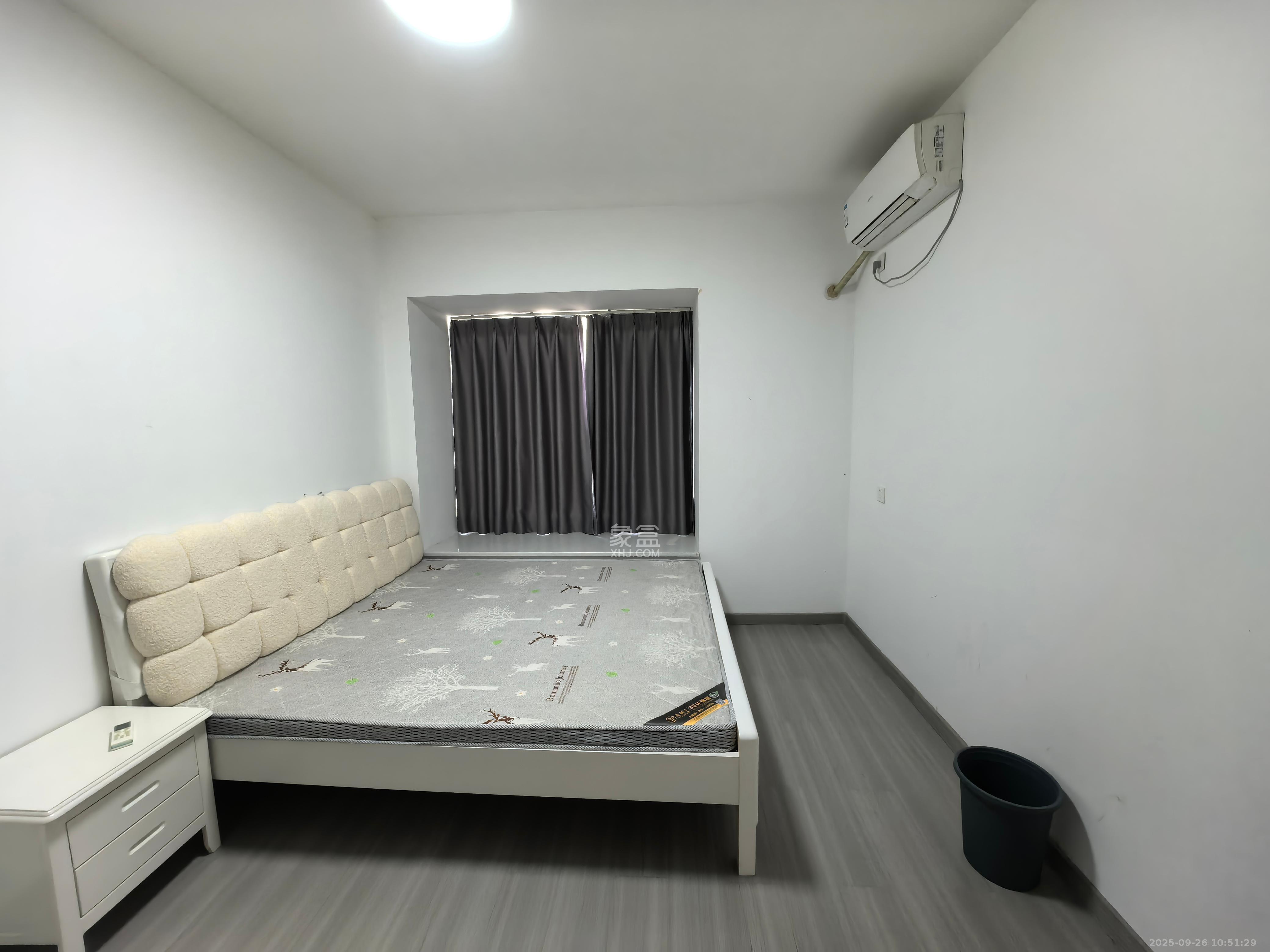 长房地铁银座  3室1厅1卫   3500.00元/月室内图