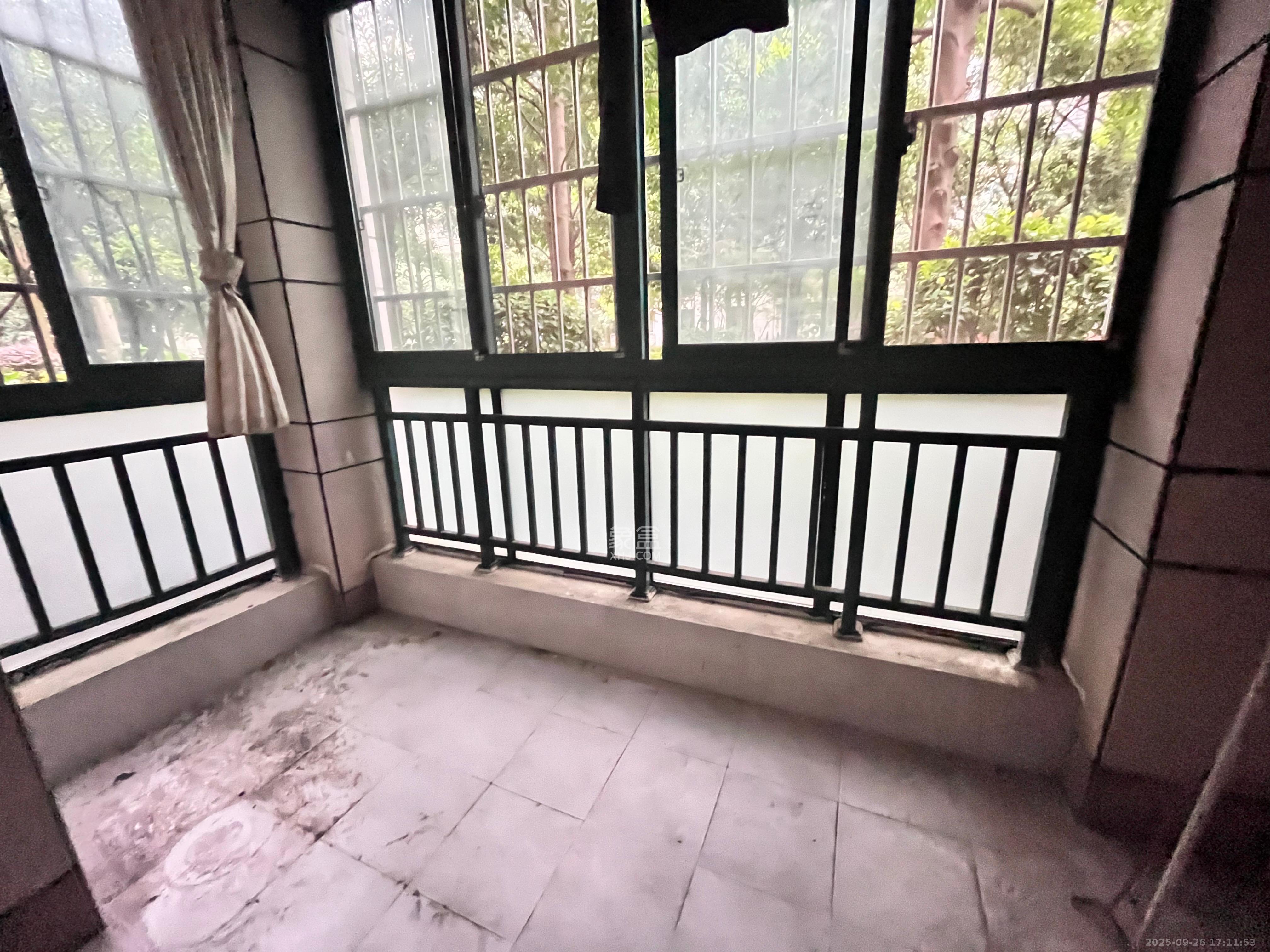 星城世家 4室2厅2卫 3000.0元/月 星城世家 4室2厅2卫 3000.0元/月室内图