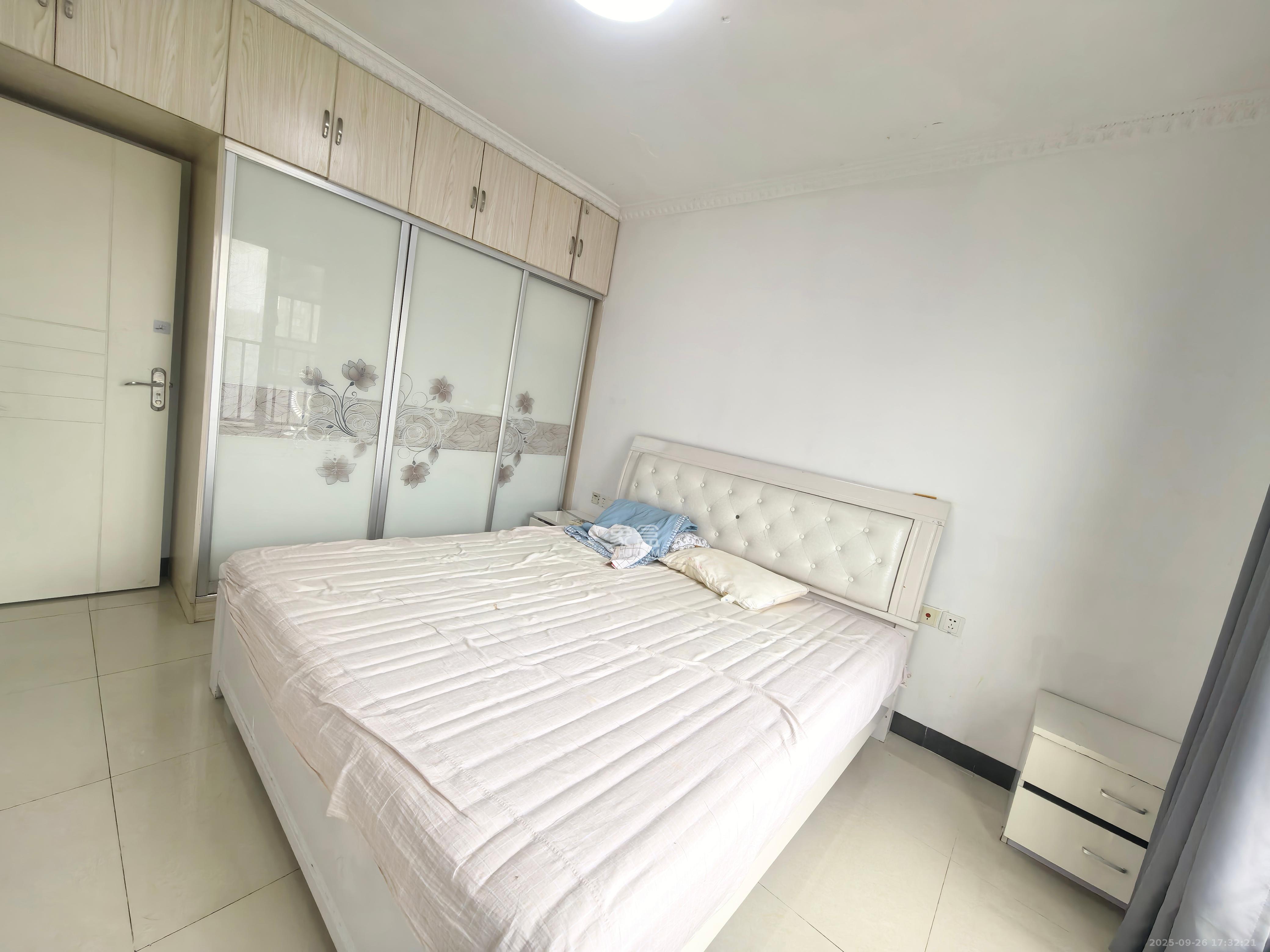 三一街区  3室2厅1卫    1600.0元/月室内图