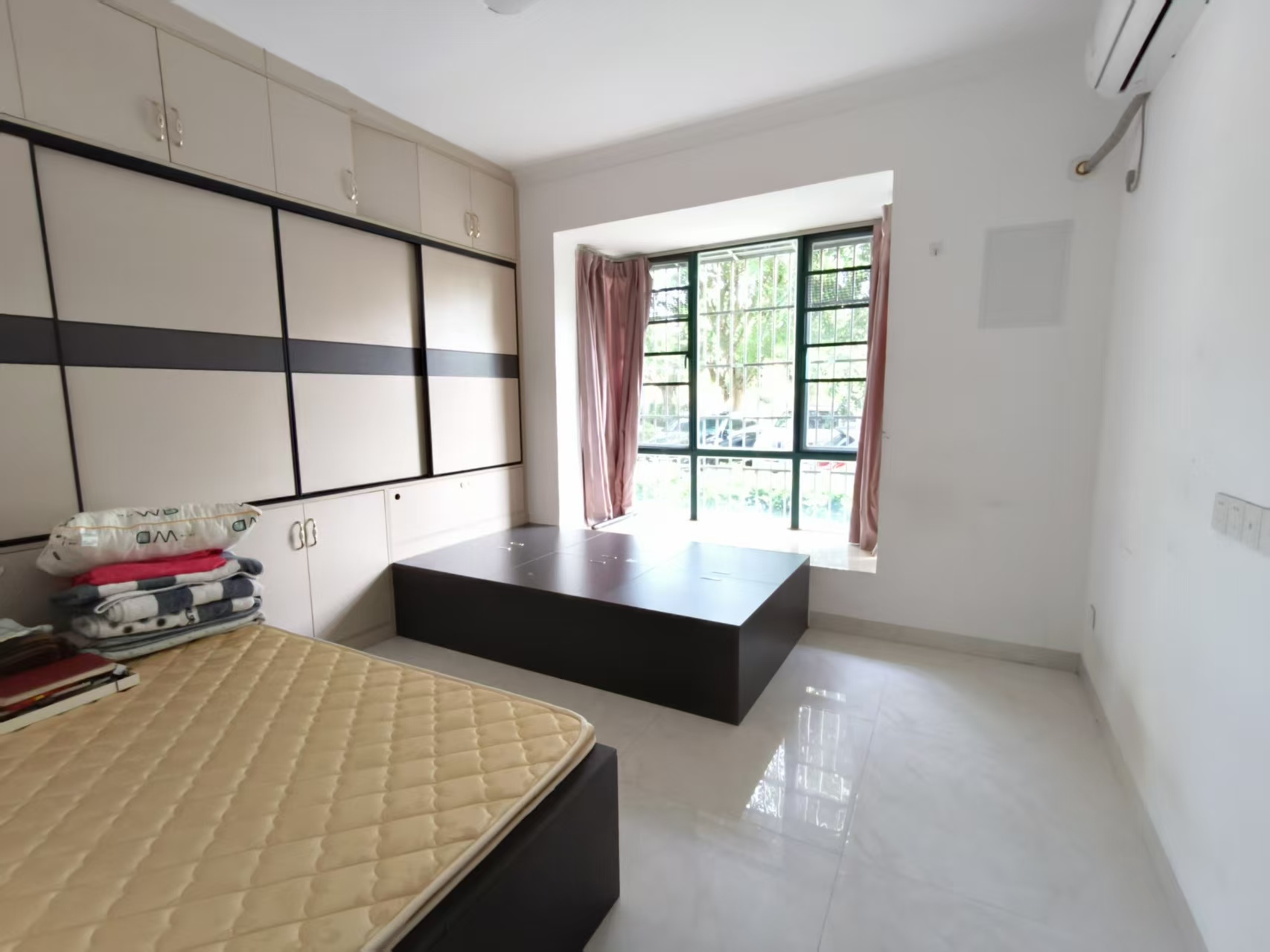 观澜公寓 2室2厅2卫 2700.0元/月 观澜公寓 2室2厅2卫 2700.0元/月室内图