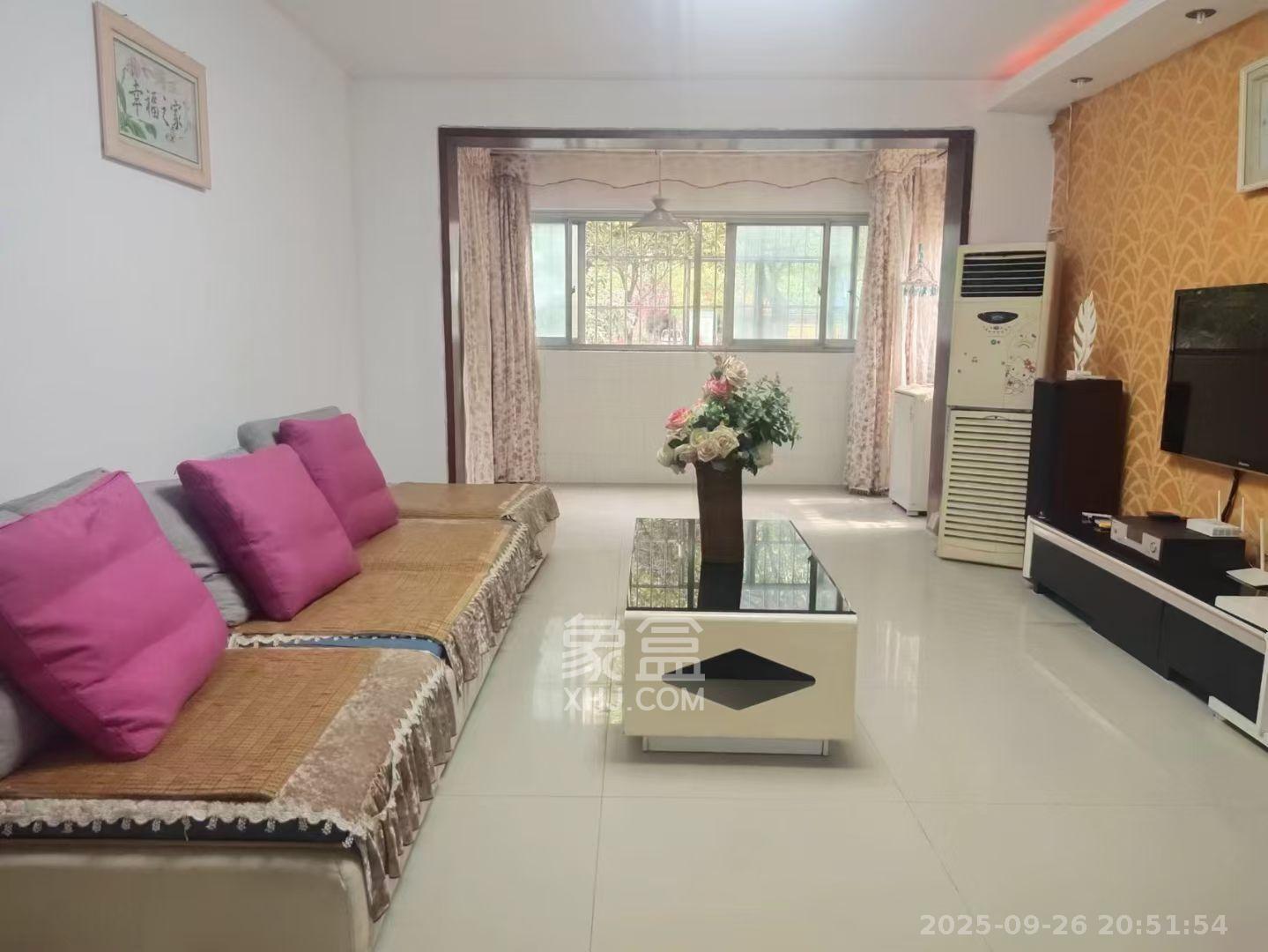 恩瑞麓山名园(龙王港小区)  3室2厅2卫    2300.0元/月 恩瑞麓山名园(龙王港小区)  3室2厅2卫    2300.0元/月