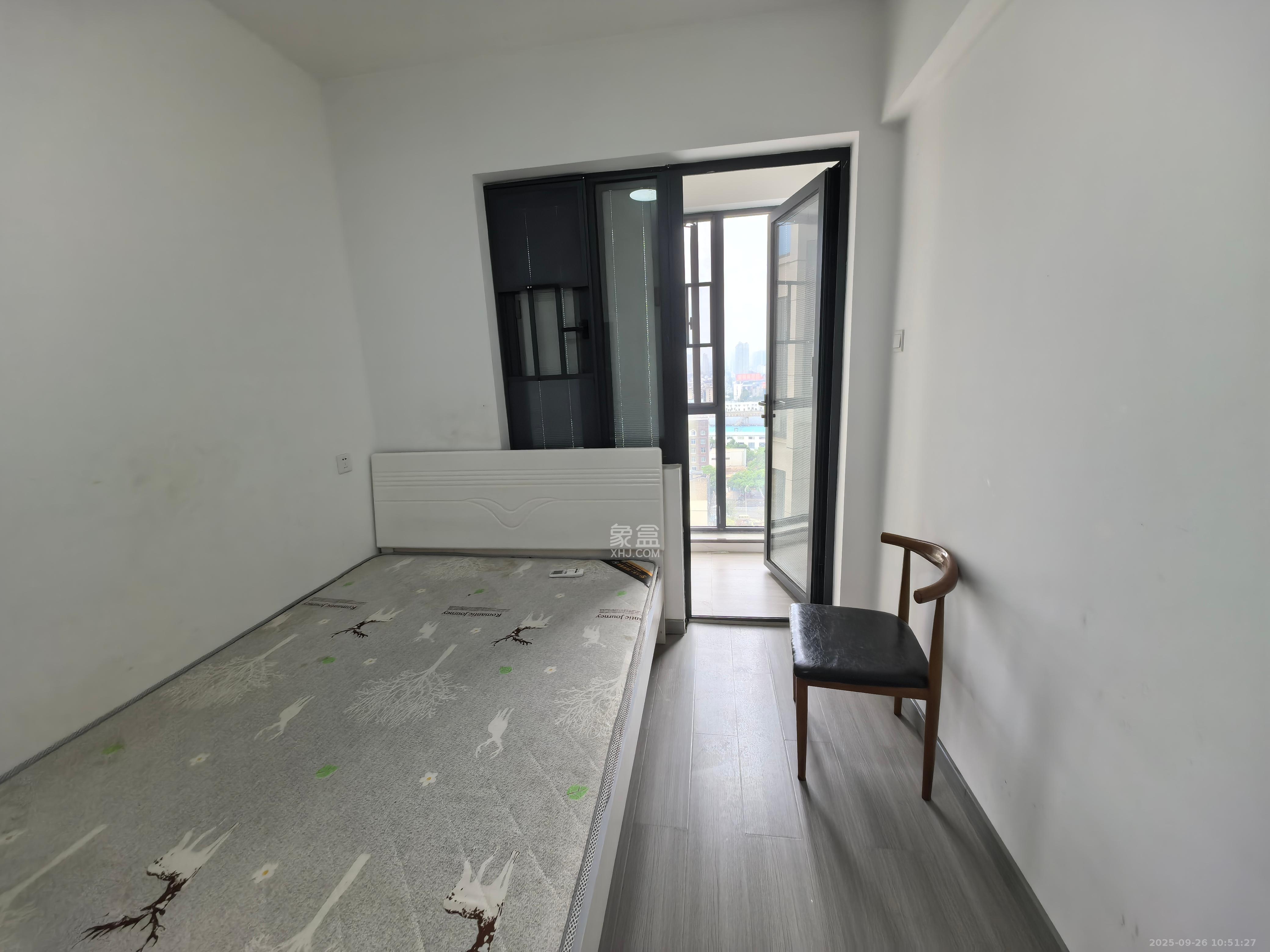 长房地铁银座  3室1厅1卫   3500.00元/月室内图