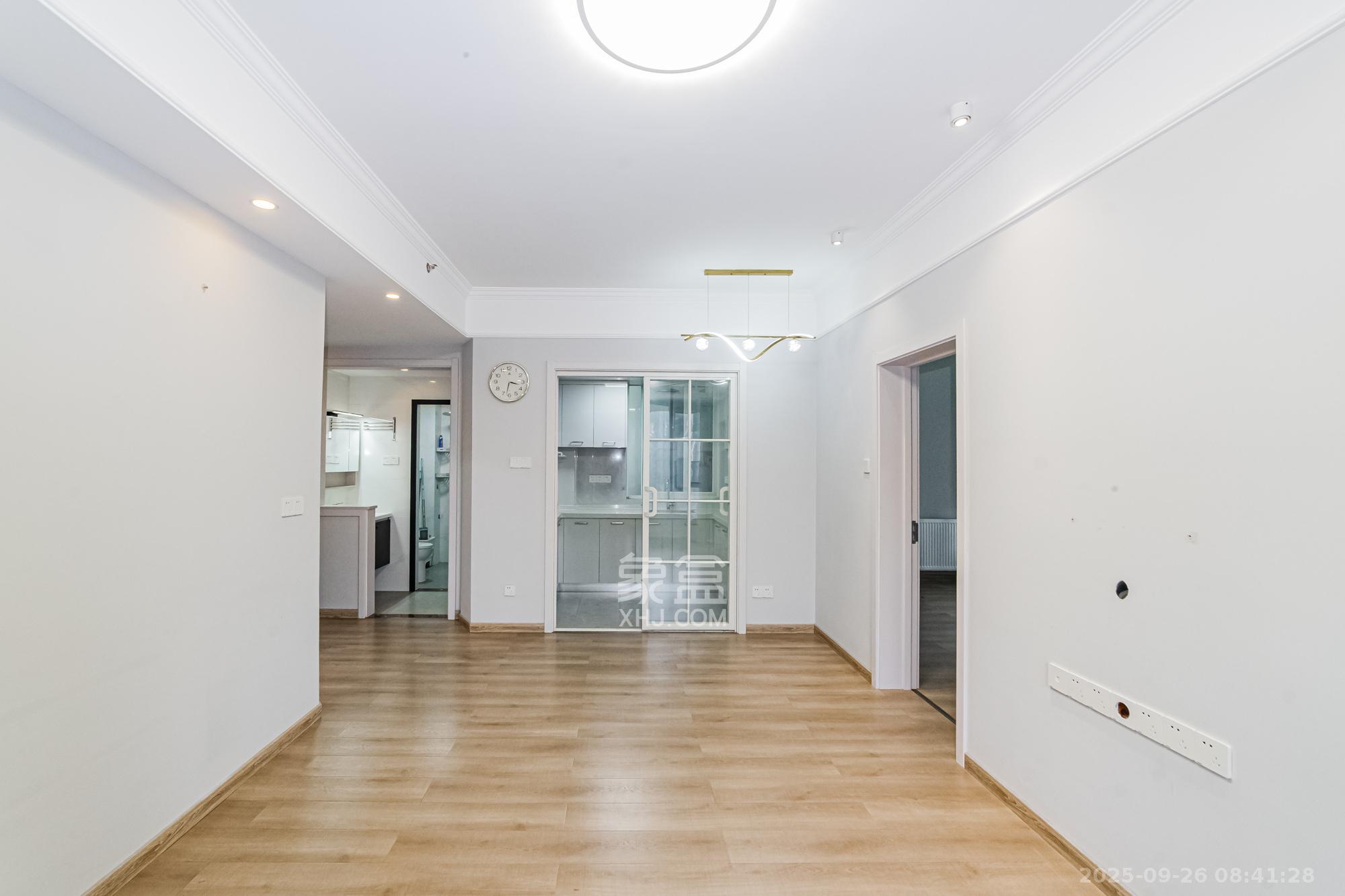 北辰三角洲E7区 3室2厅1卫 110.0万 北辰三角洲E7区 3室2厅1卫 110.0万客厅