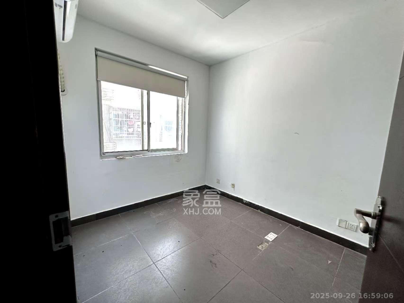 高桥现代商贸城  3室1厅1卫    4000.0元/月室内图