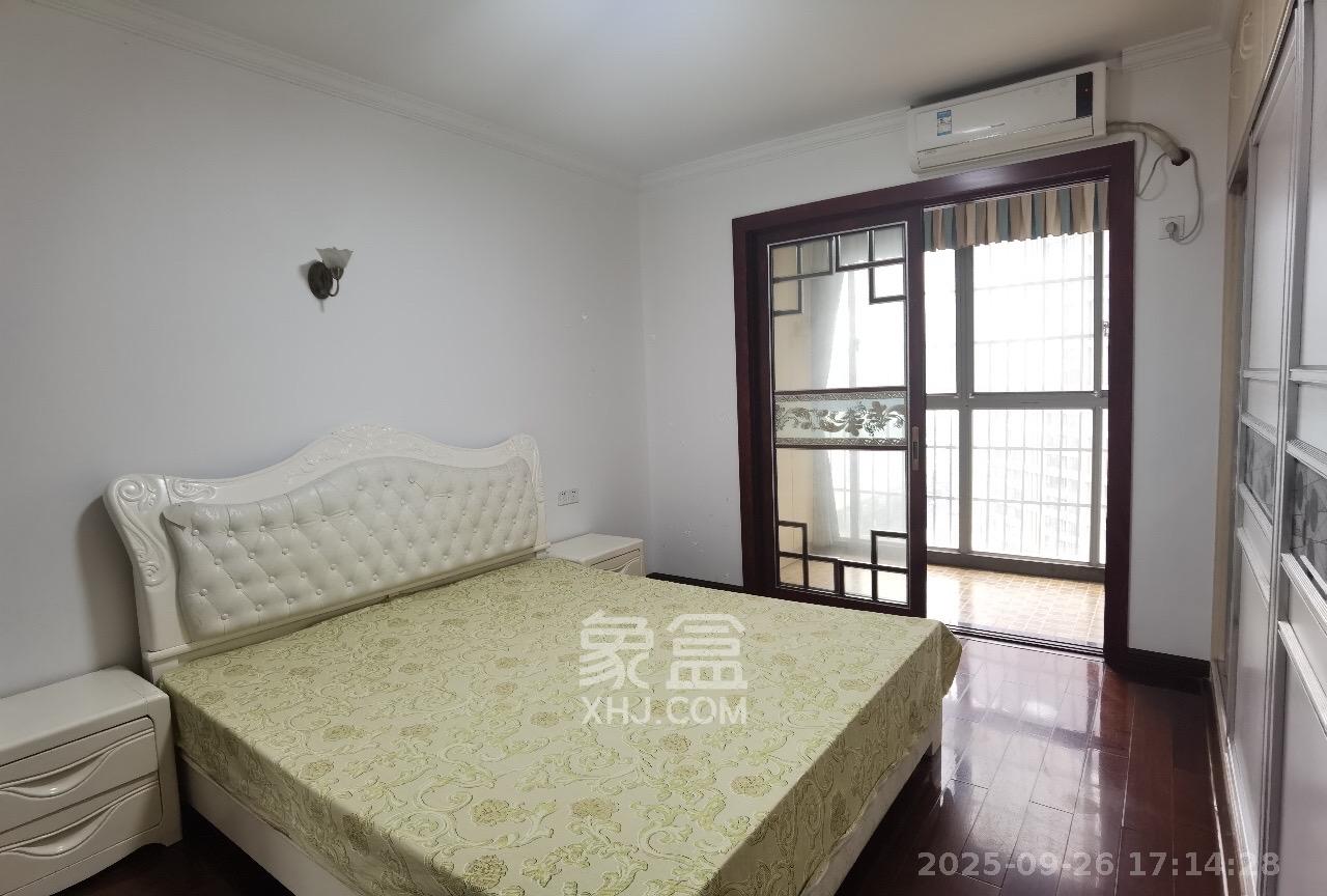 月畔湾  3室2厅2卫   2800.00元/月室内图