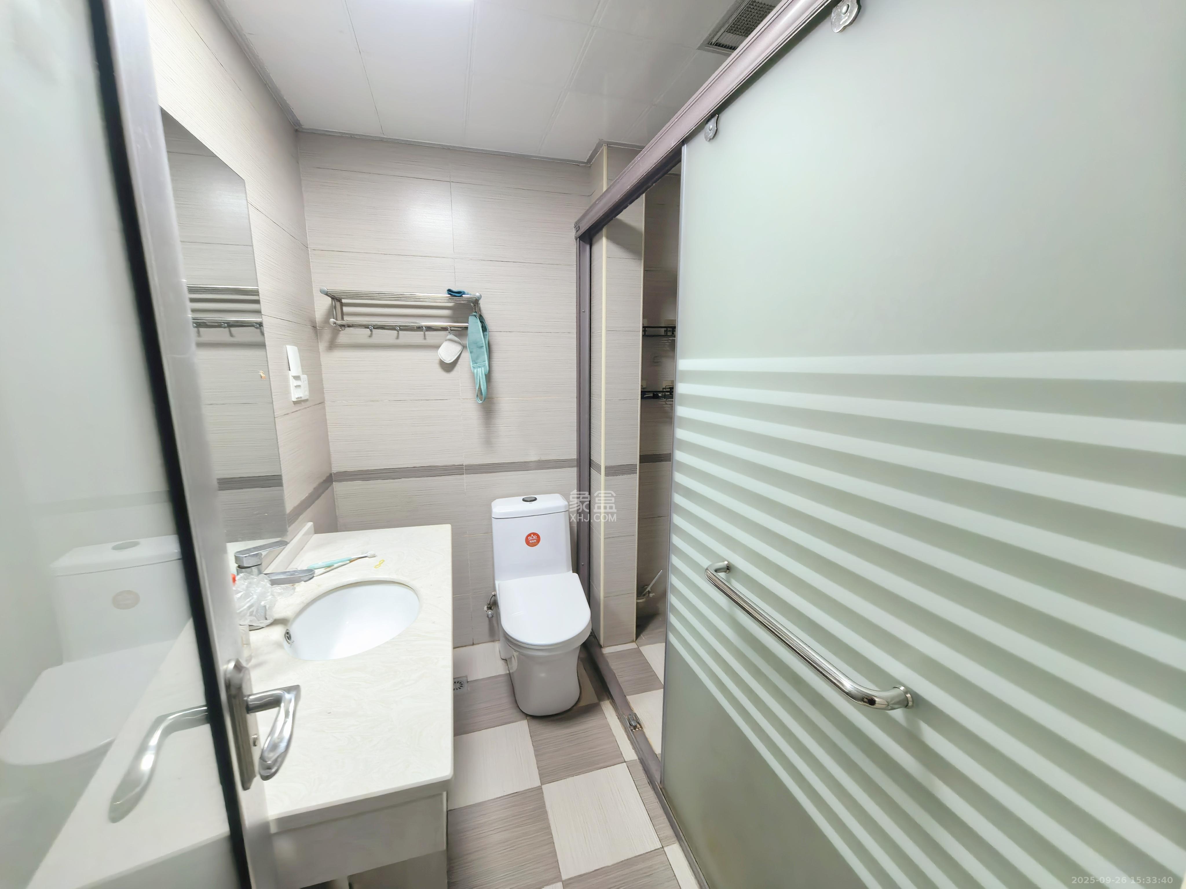 城市山水豪园(山水城市风景) 1室2厅2卫 2700.0元/月 城市山水豪园(山水城市风景) 1室2厅2卫 2700.0元/月室内图