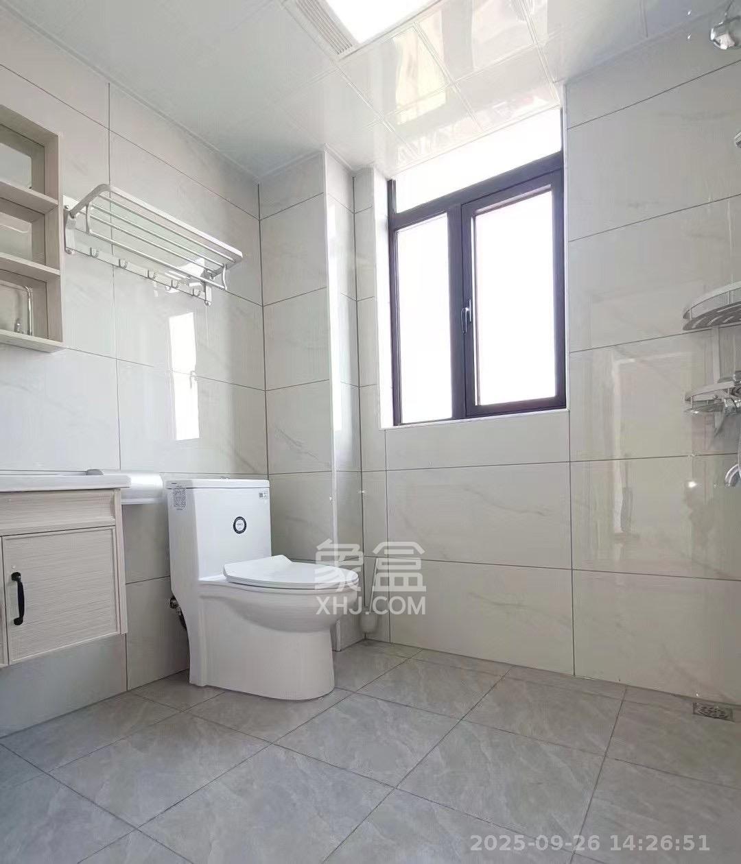 鸿润嘉园 3室2厅2卫 2200.0元/月 鸿润嘉园 3室2厅2卫 2200.0元/月室内图