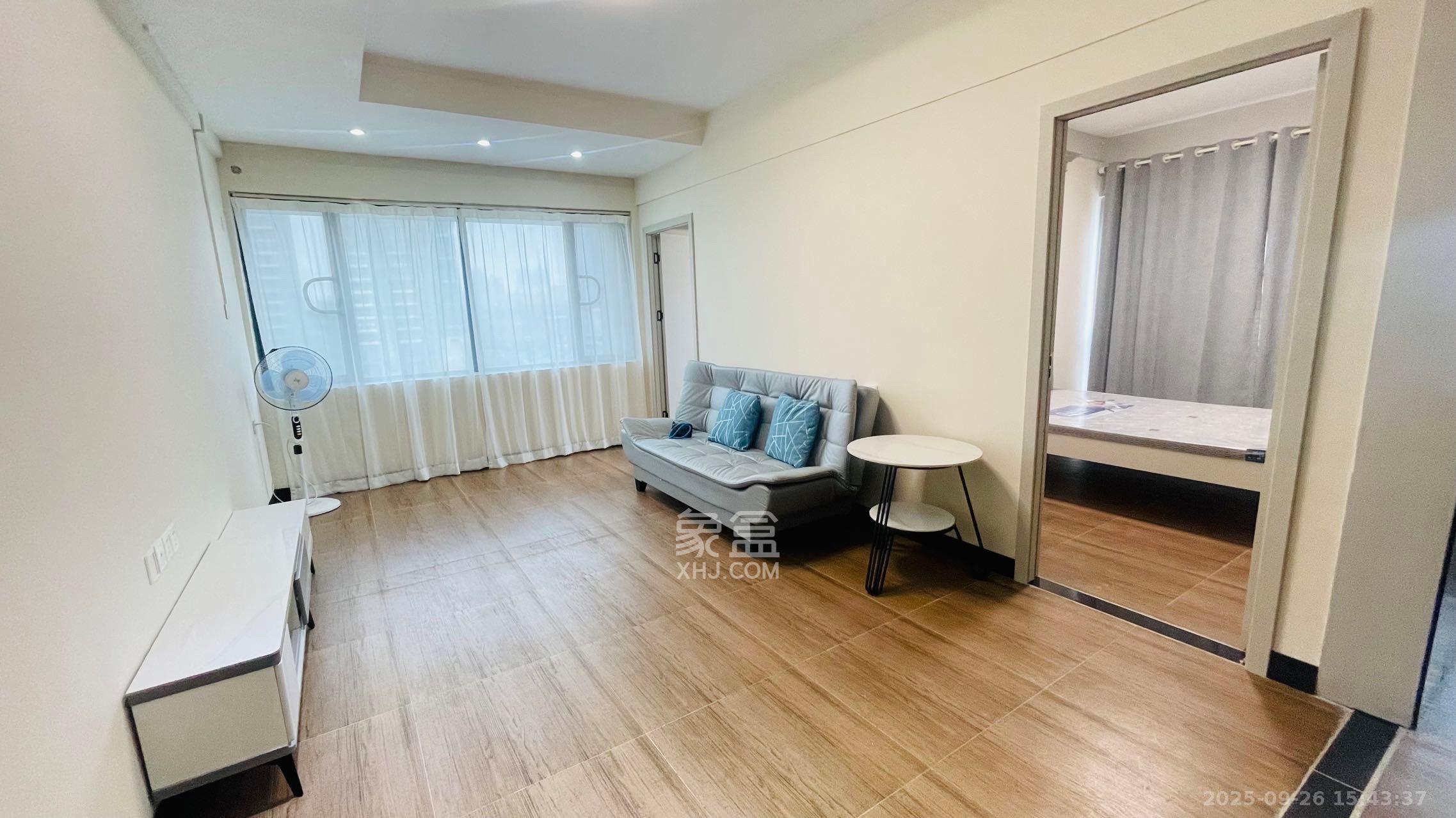 亚商国际  2室1厅1卫    2400.0元/月室内图1