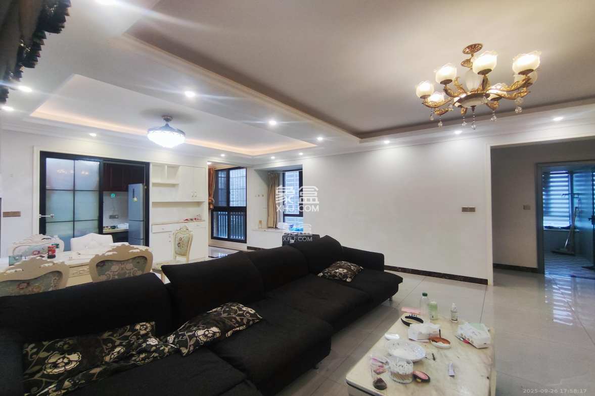 华润凤凰城三期 3室1厅2卫 2500.00元/月 华润凤凰城三期 3室1厅2卫 2500.00元/月室内图