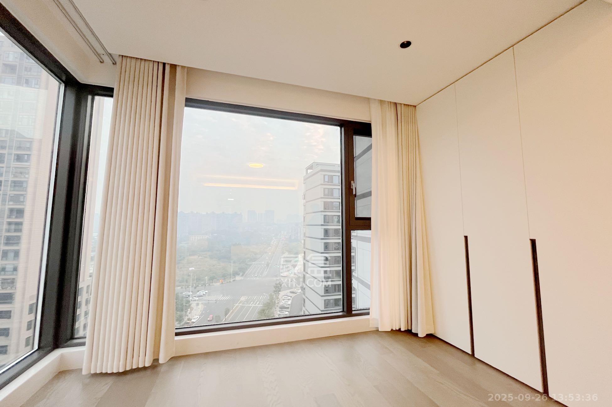 轨道万科悦府  4室2厅2卫   6300.00元/月室内图
