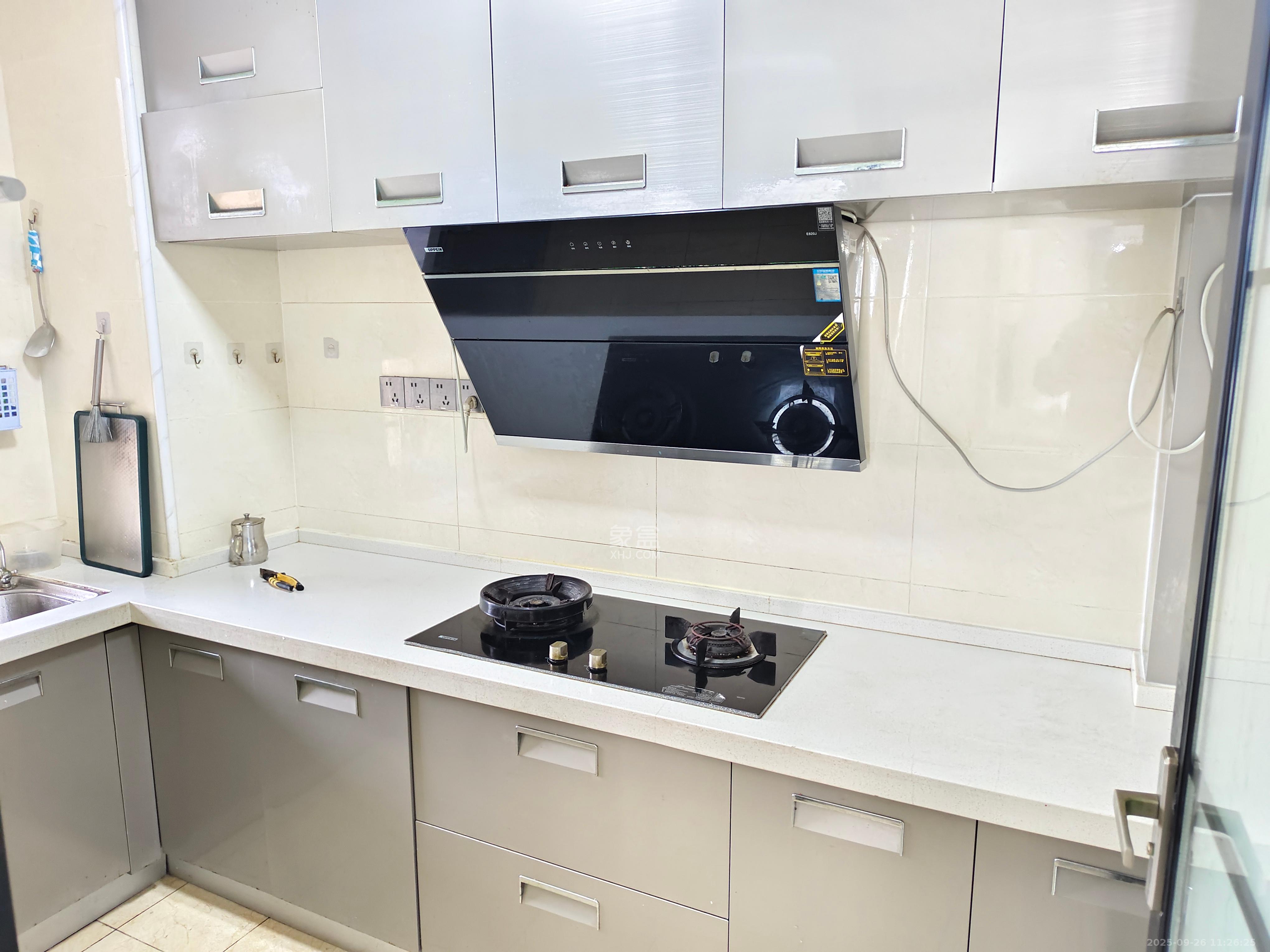 洋湖18克拉（旷远洋湖18克拉）  3室1厅1卫    2700.0元/月室内图