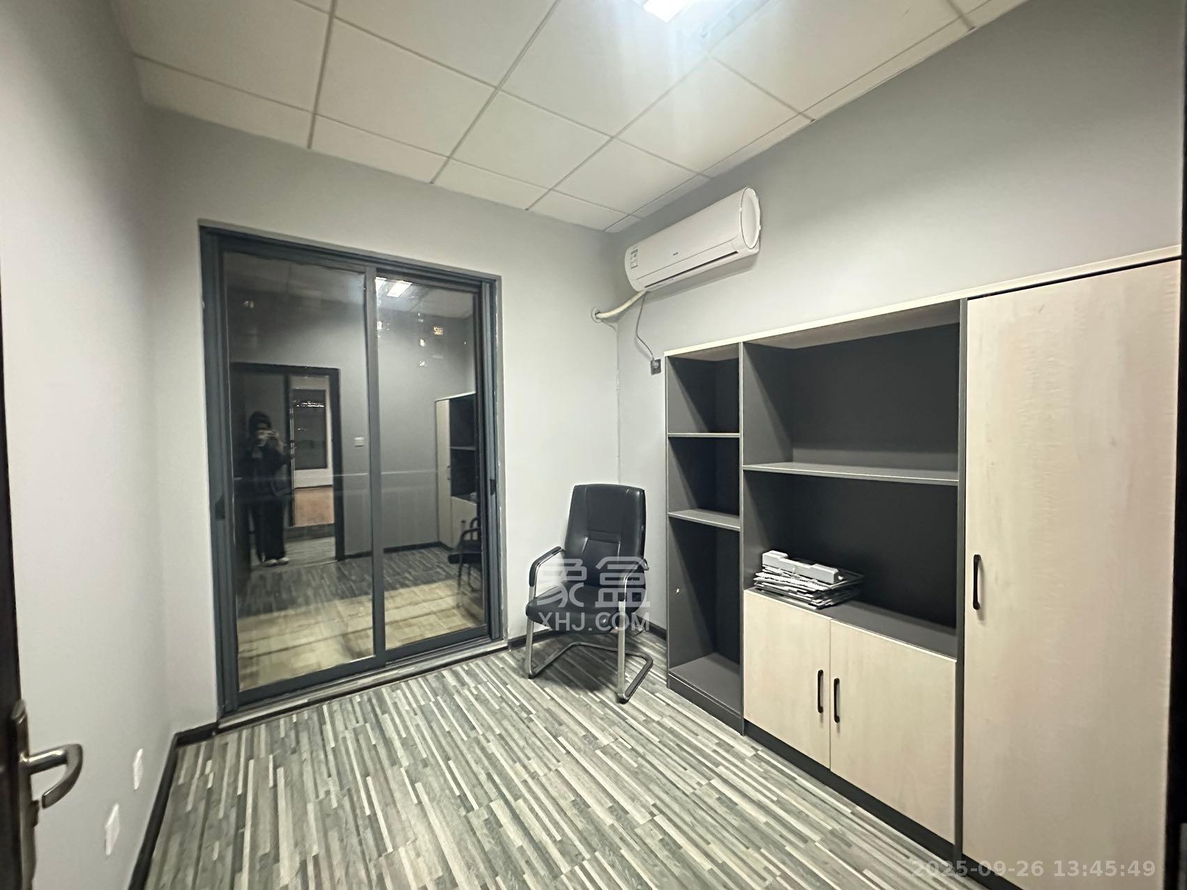 藏珑湖上国际花园 6室2厅2卫 8000.0元/月 藏珑湖上国际花园 6室2厅2卫 8000.0元/月室内图