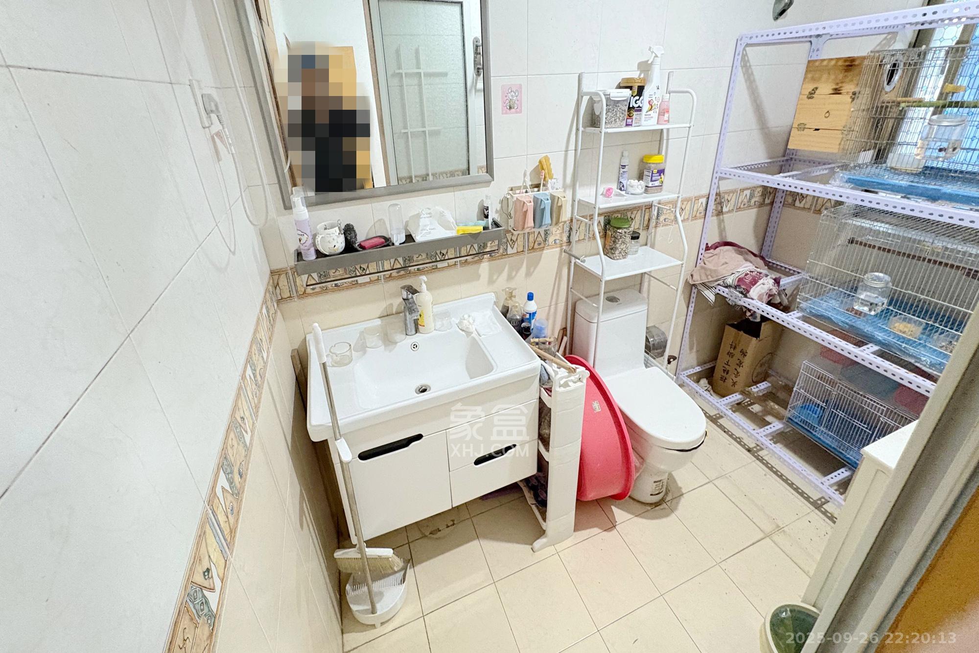 西南明苑  3室2厅2卫    88.0万卫生间