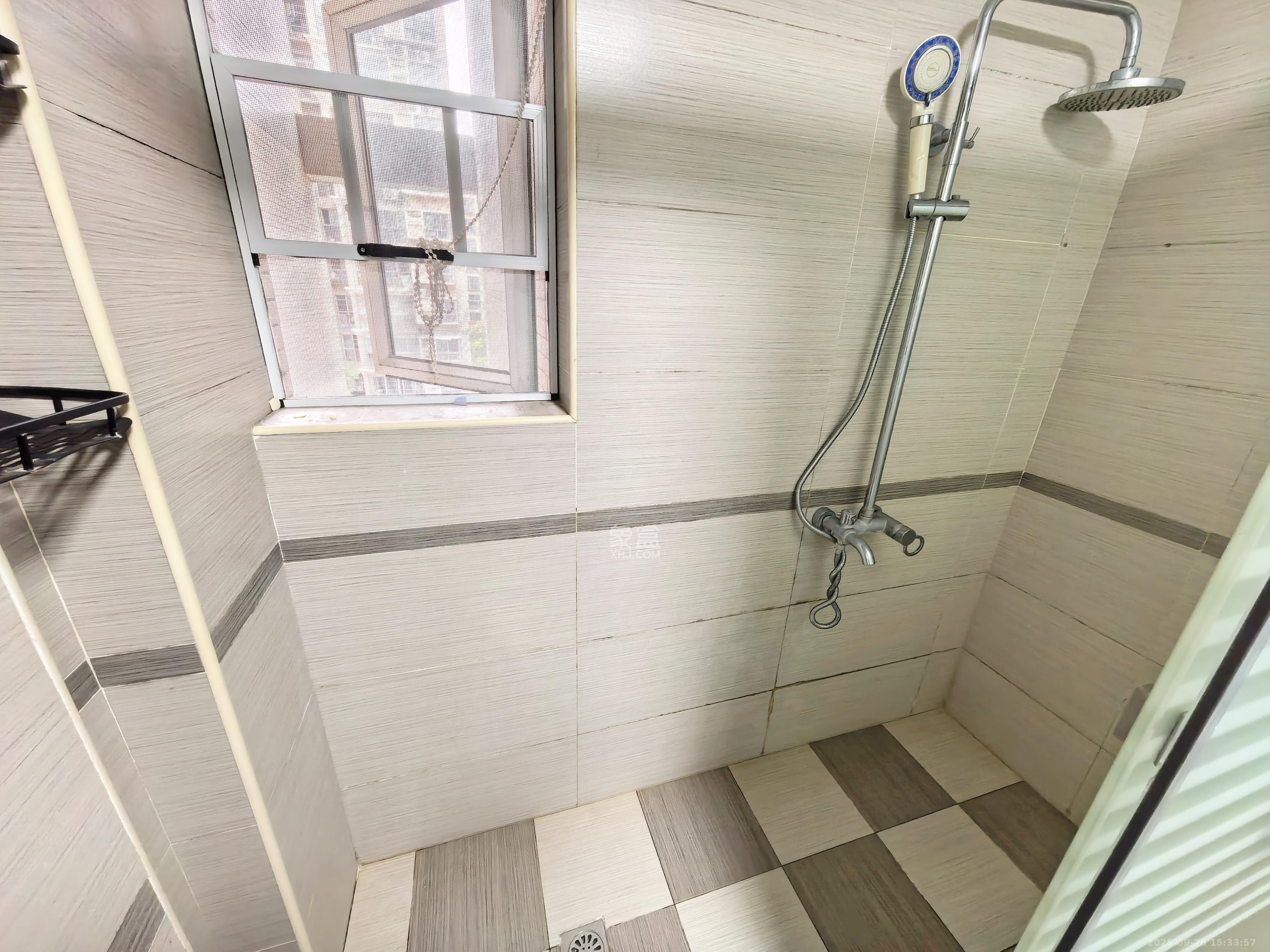 城市山水豪园(山水城市风景) 1室2厅2卫 2700.0元/月 城市山水豪园(山水城市风景) 1室2厅2卫 2700.0元/月室内图