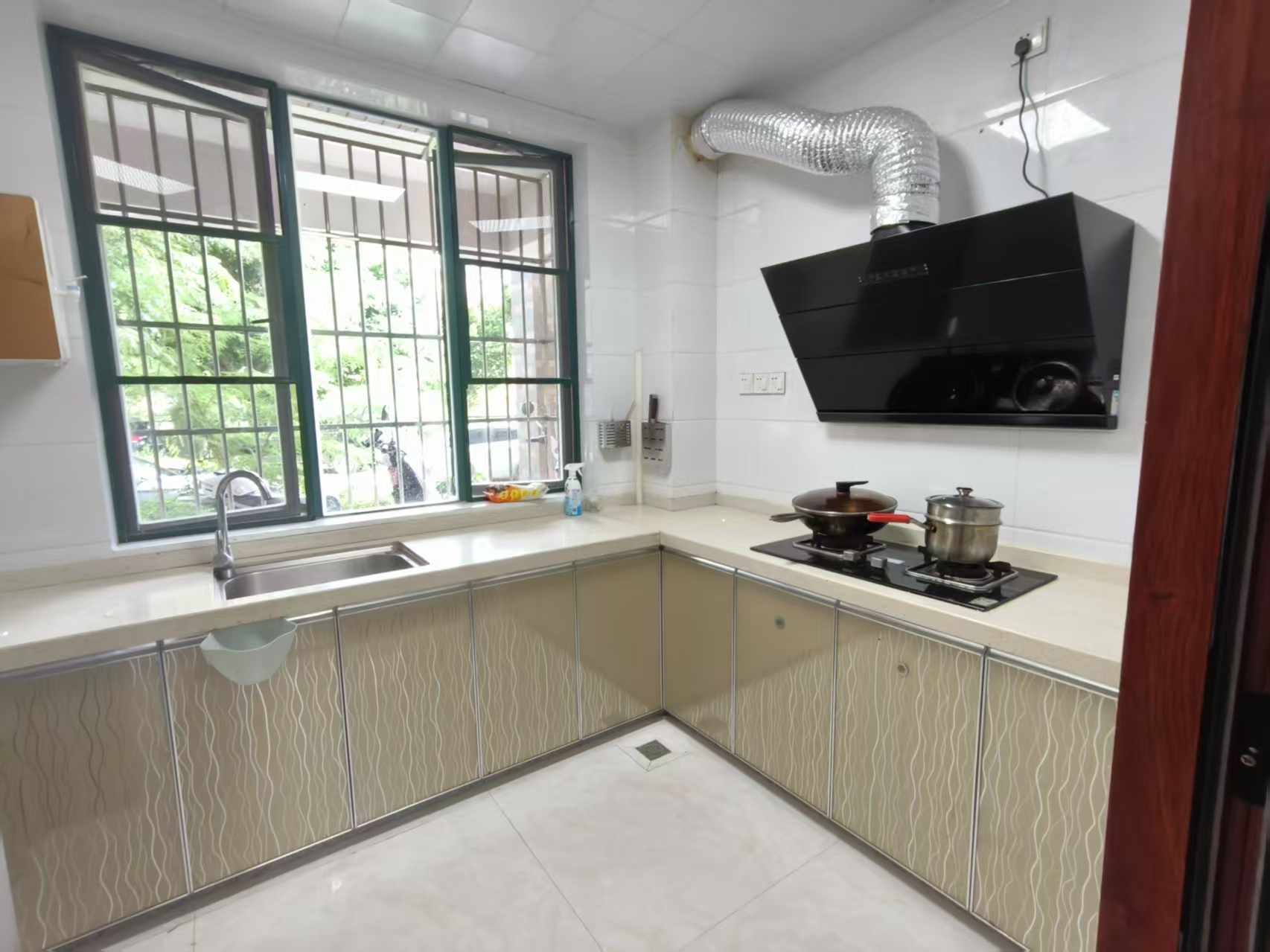 观澜公寓 2室2厅2卫 2700.0元/月 观澜公寓 2室2厅2卫 2700.0元/月室内图