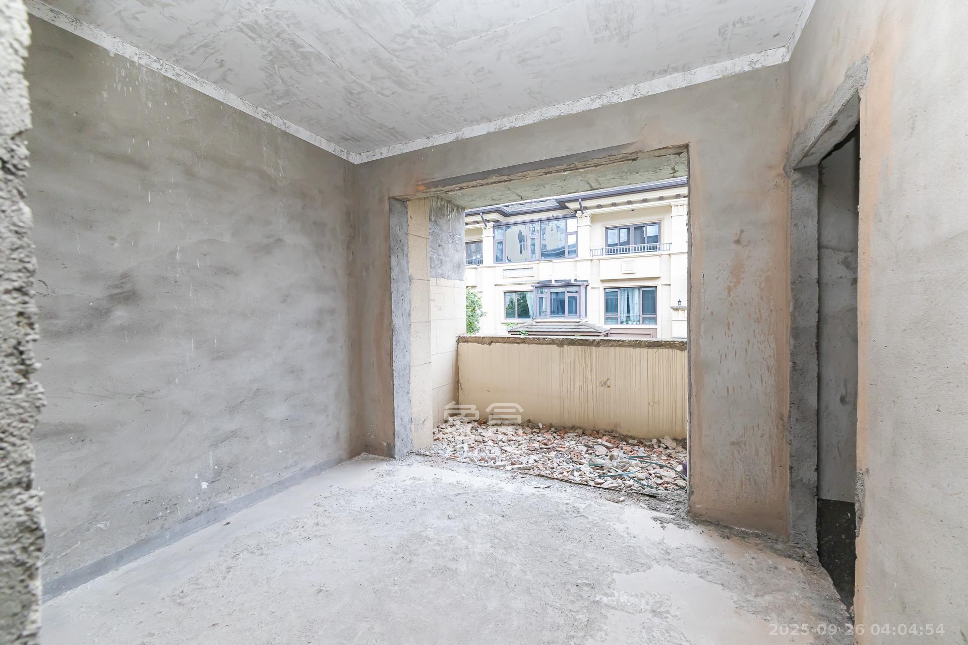 龙湖湘风原著(龙湖湘风星城) 5室3厅3卫 260.0万 龙湖湘风原著(龙湖湘风星城) 5室3厅3卫 260.0万卧室