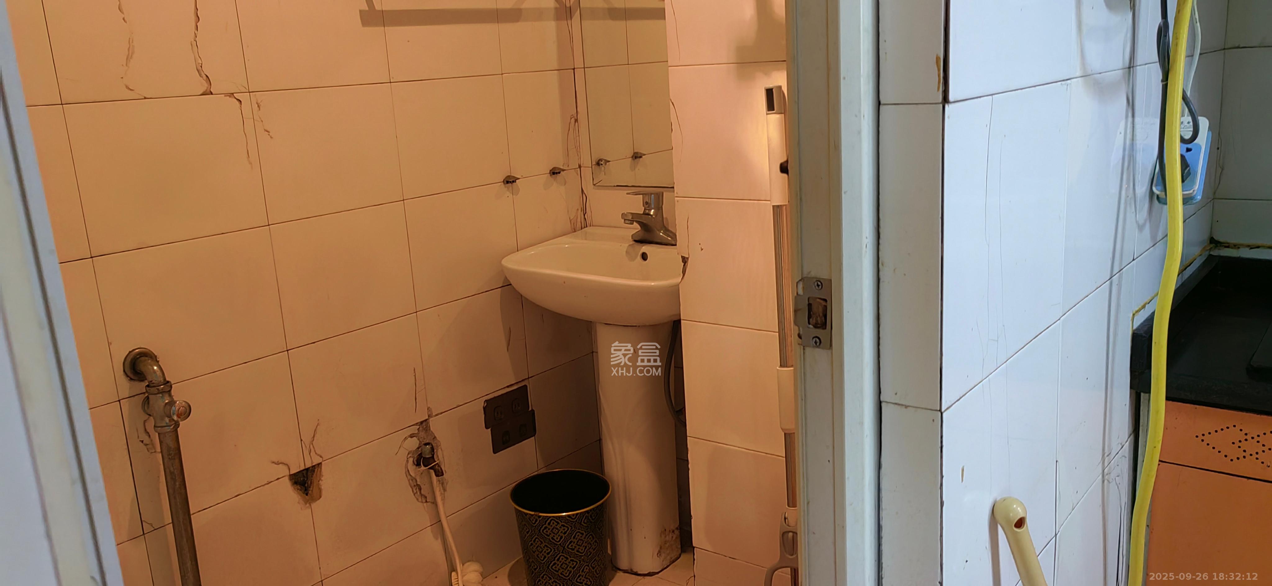 雄踞都市东家  1室0厅0卫   1600.00元/月室内图