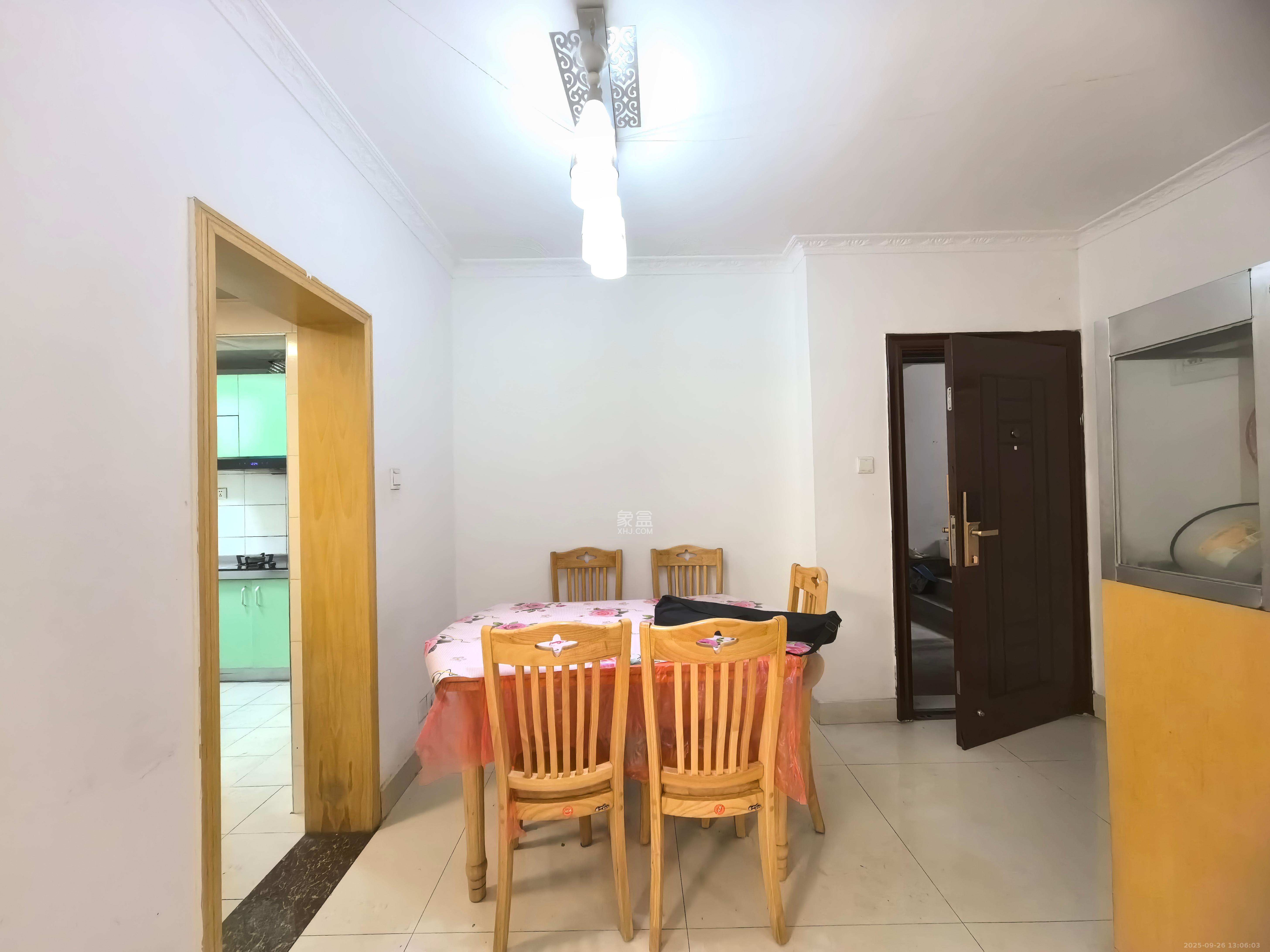 新诚小区 2室2厅1卫 1800.0元/月 新诚小区 2室2厅1卫 1800.0元/月室内图