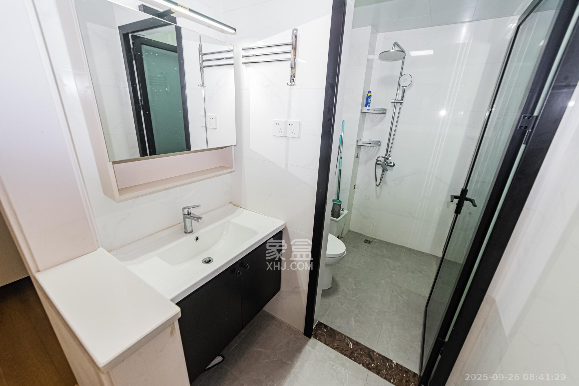 北辰三角洲E7区 3室2厅1卫 110.0万 北辰三角洲E7区 3室2厅1卫 110.0万卫生间