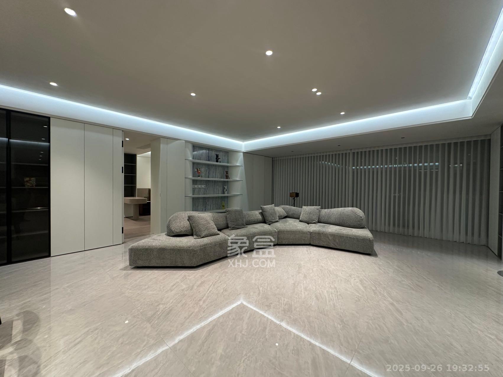 招商蛇口滨江境  4室2厅3卫    13000.0元/月室内图