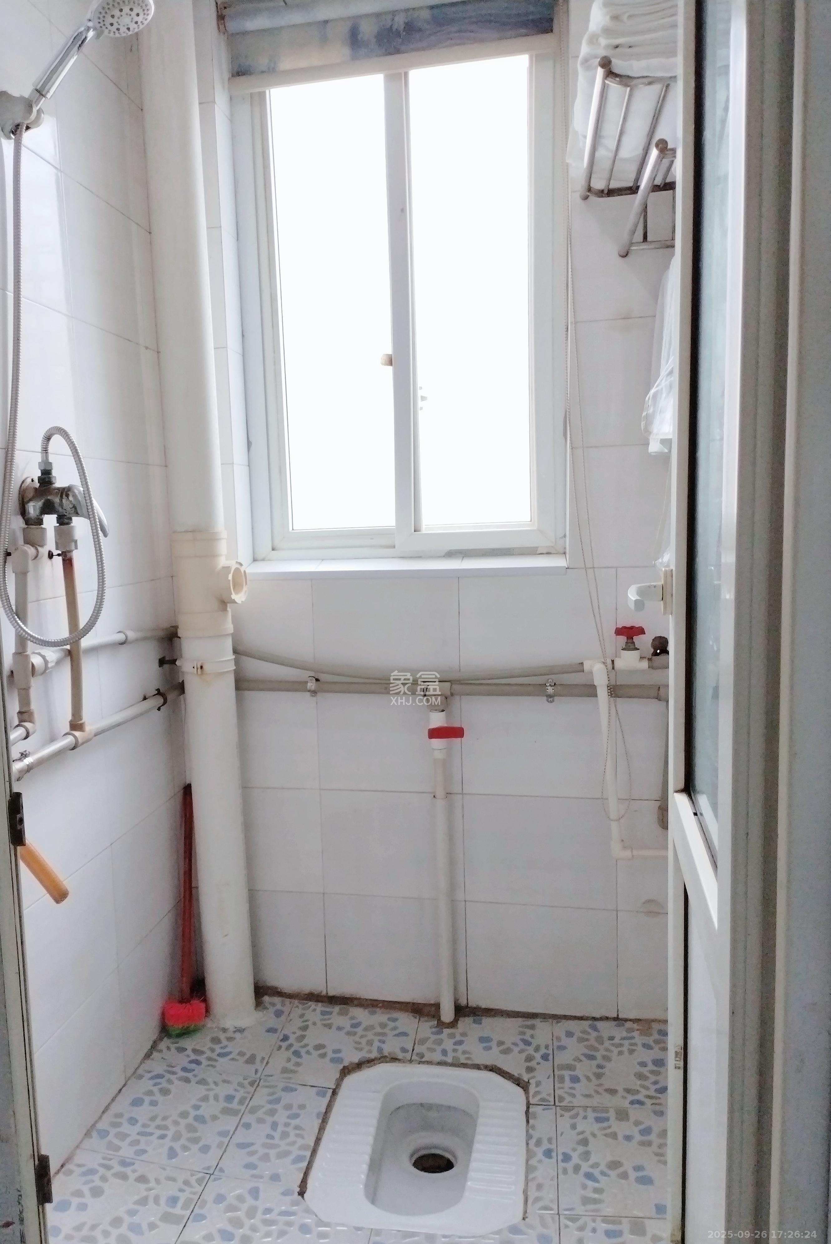 城东安置区(星城社区) 3室2厅1卫 1600.0元/月 城东安置区(星城社区) 3室2厅1卫 1600.0元/月室内图