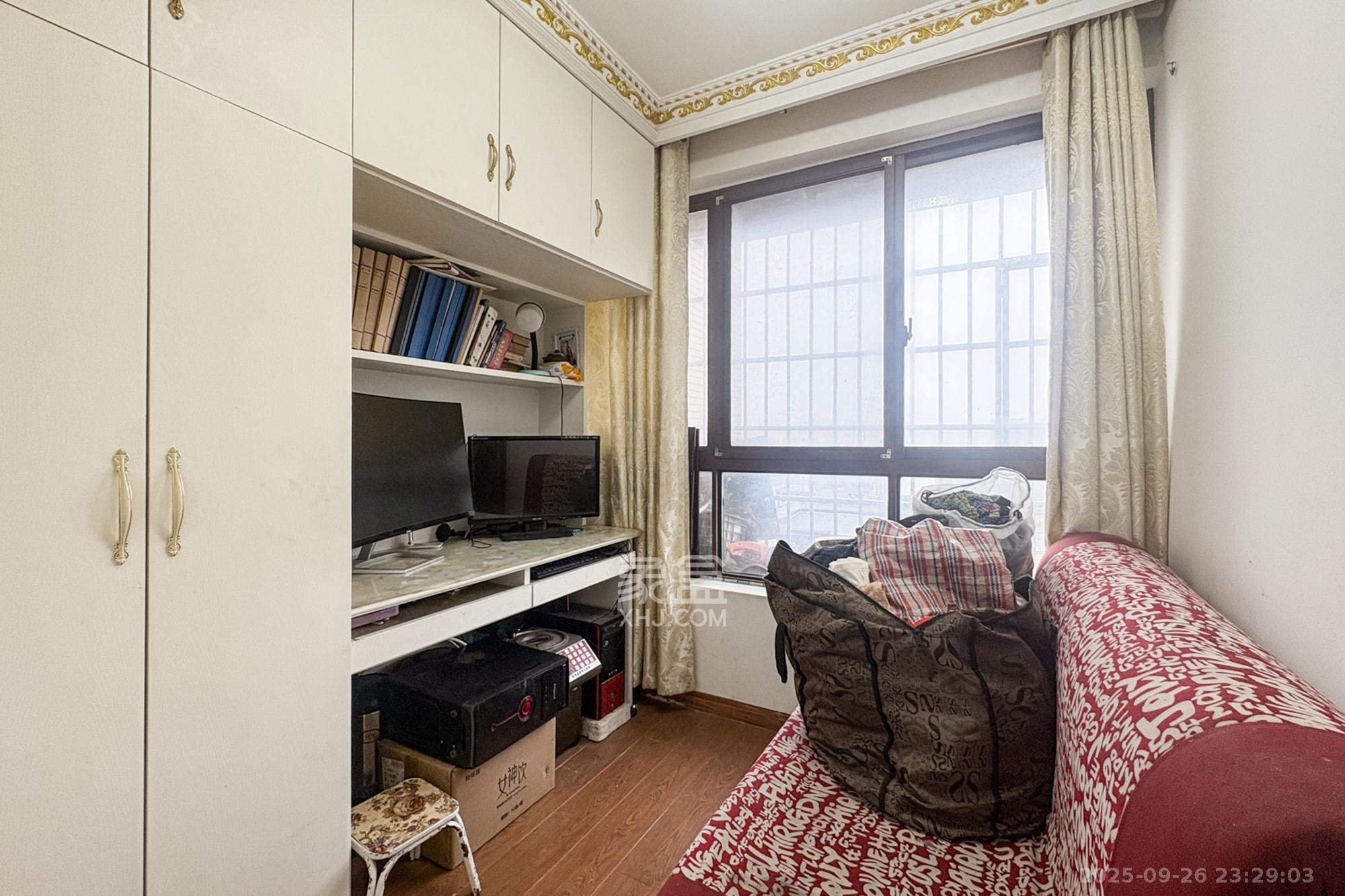 湖湾世景  4室2厅2卫    83.8万 湖湾世景  4室2厅2卫    83.8万卧室