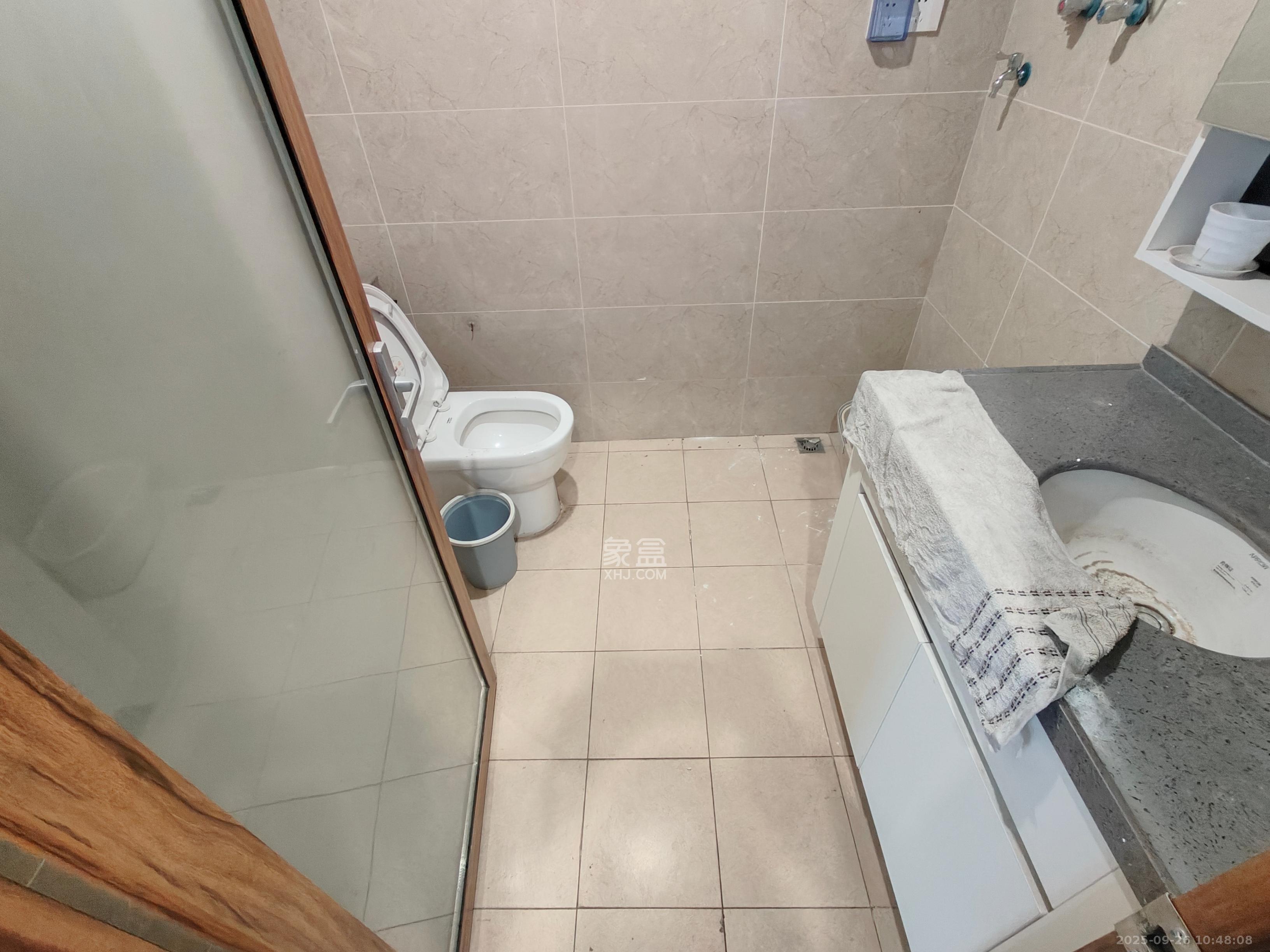 荣泰广场 1室1厅1卫 1200.0元/月 荣泰广场 1室1厅1卫 1200.0元/月室内图