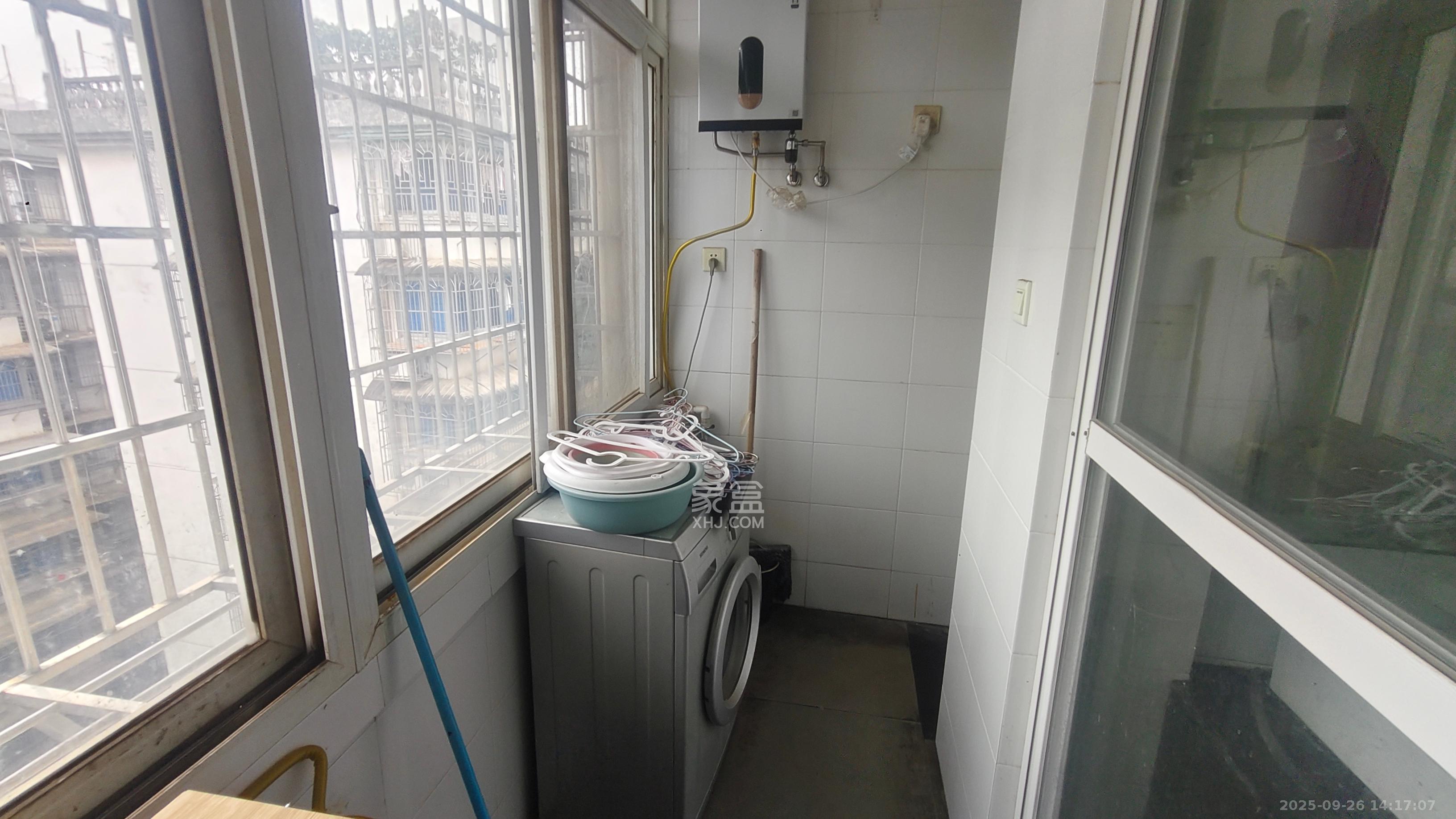 荣安宿舍 2室1厅1卫 1500.0元/月 荣安宿舍 2室1厅1卫 1500.0元/月室内图