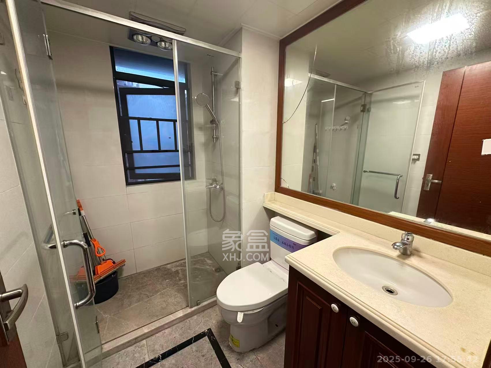 中海国际五期 3室2厅2卫 2300.0元/月 中海国际五期 3室2厅2卫 2300.0元/月室内图