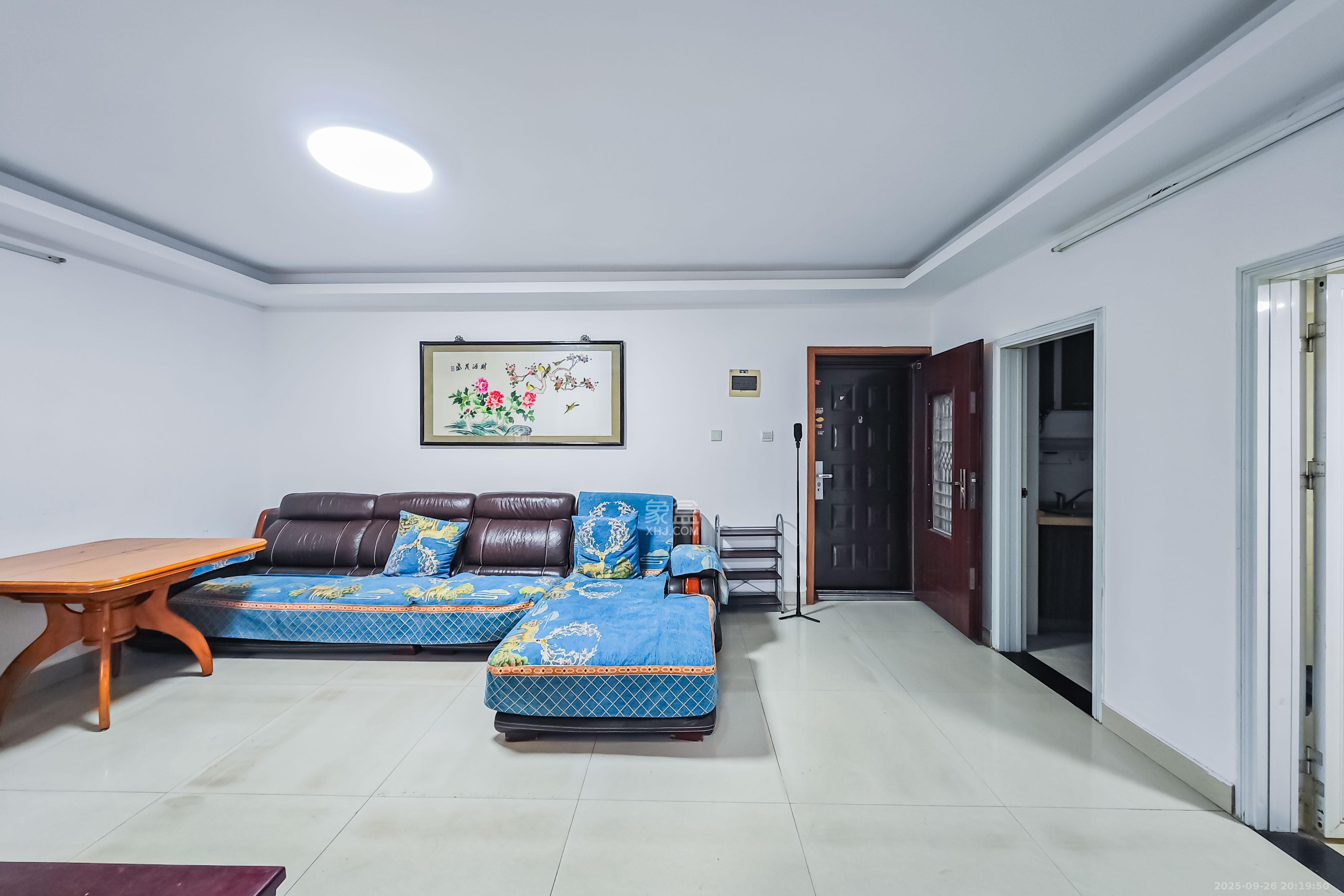 天凯东苑  2室1厅1卫    56.0万客厅