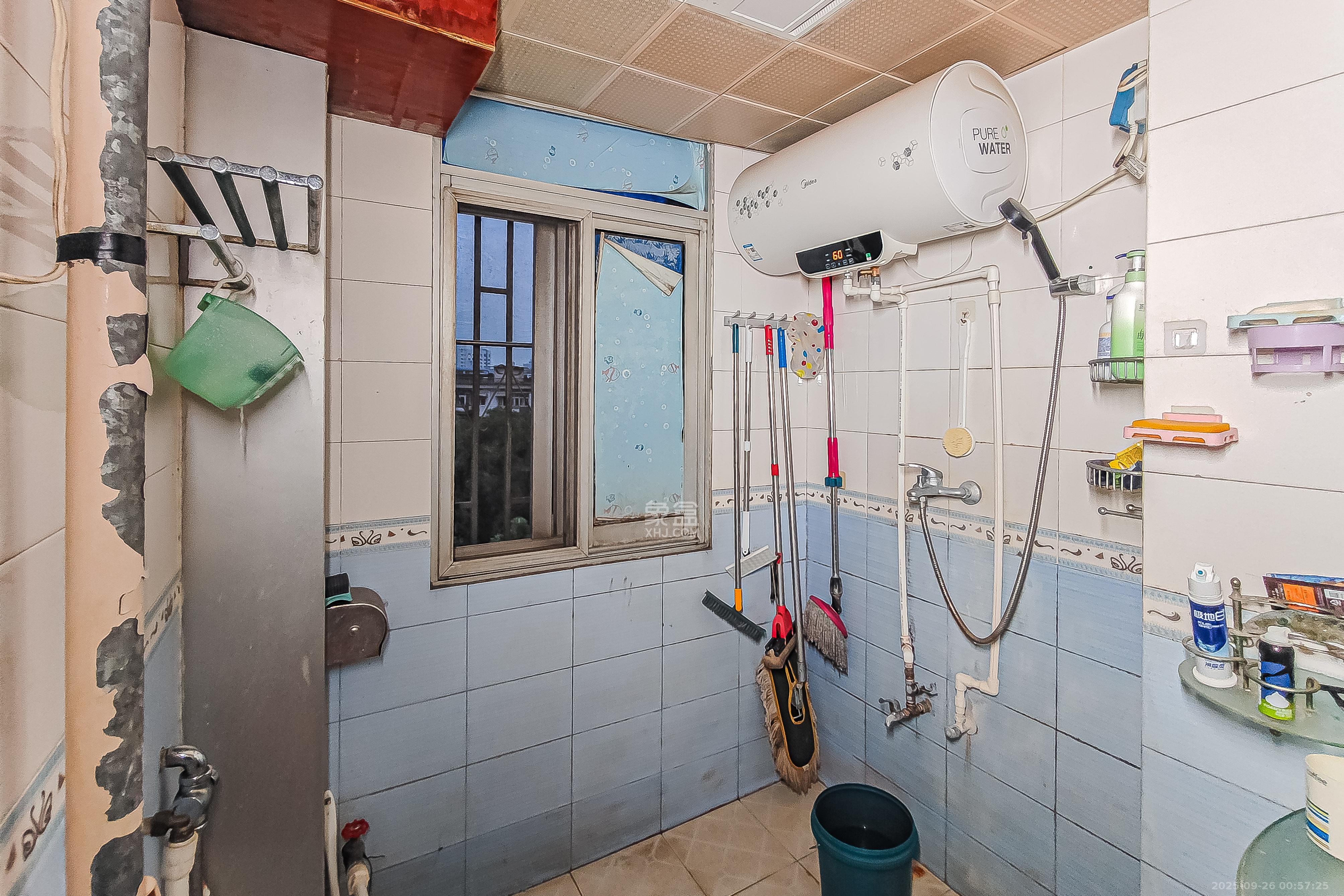 东瓜山三村(东电社区) 2室1厅1卫 50.0万 东瓜山三村(东电社区) 2室1厅1卫 50.0万卫生间