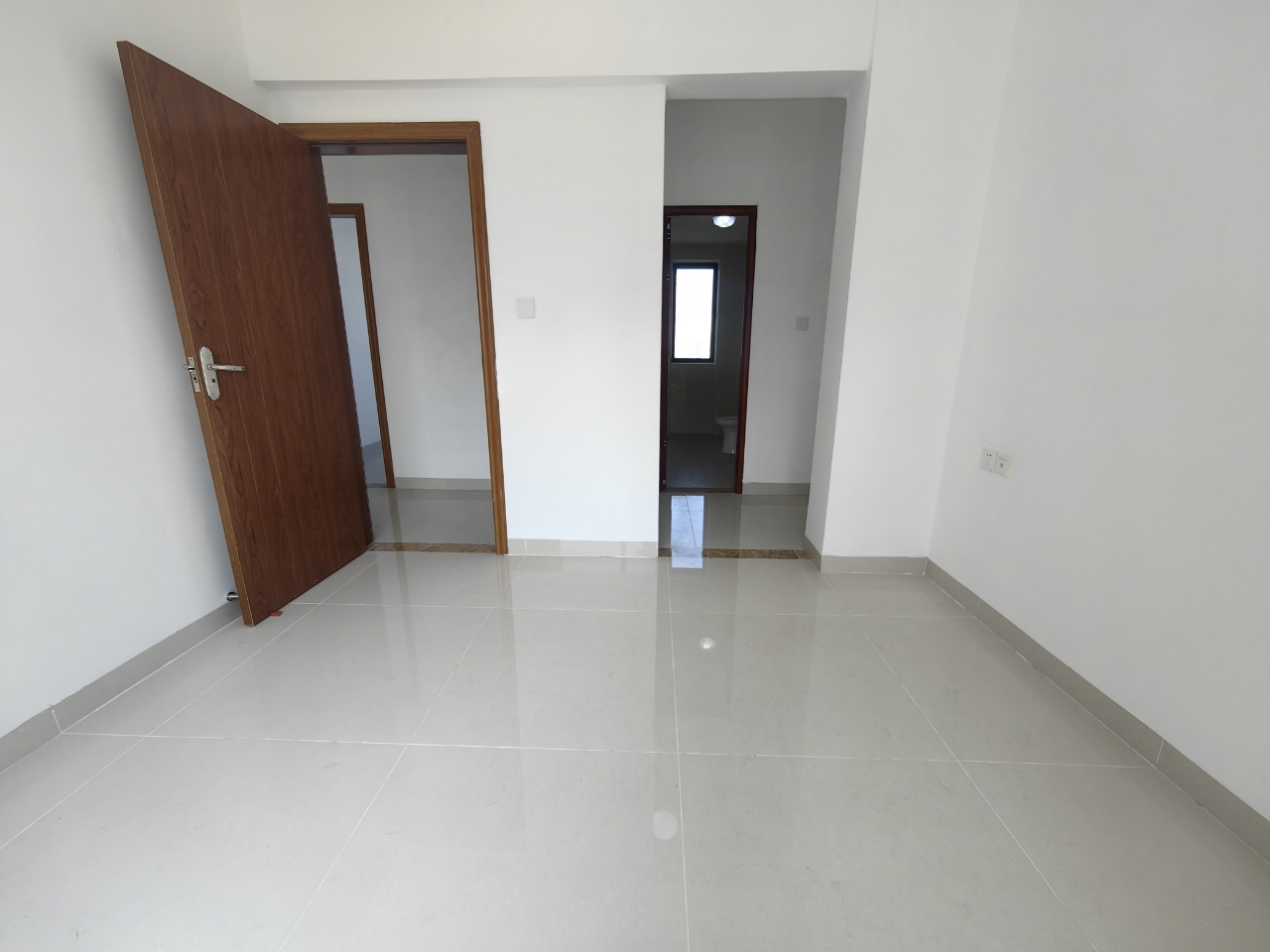 龙城新景  3室2厅2卫    143.0万客厅