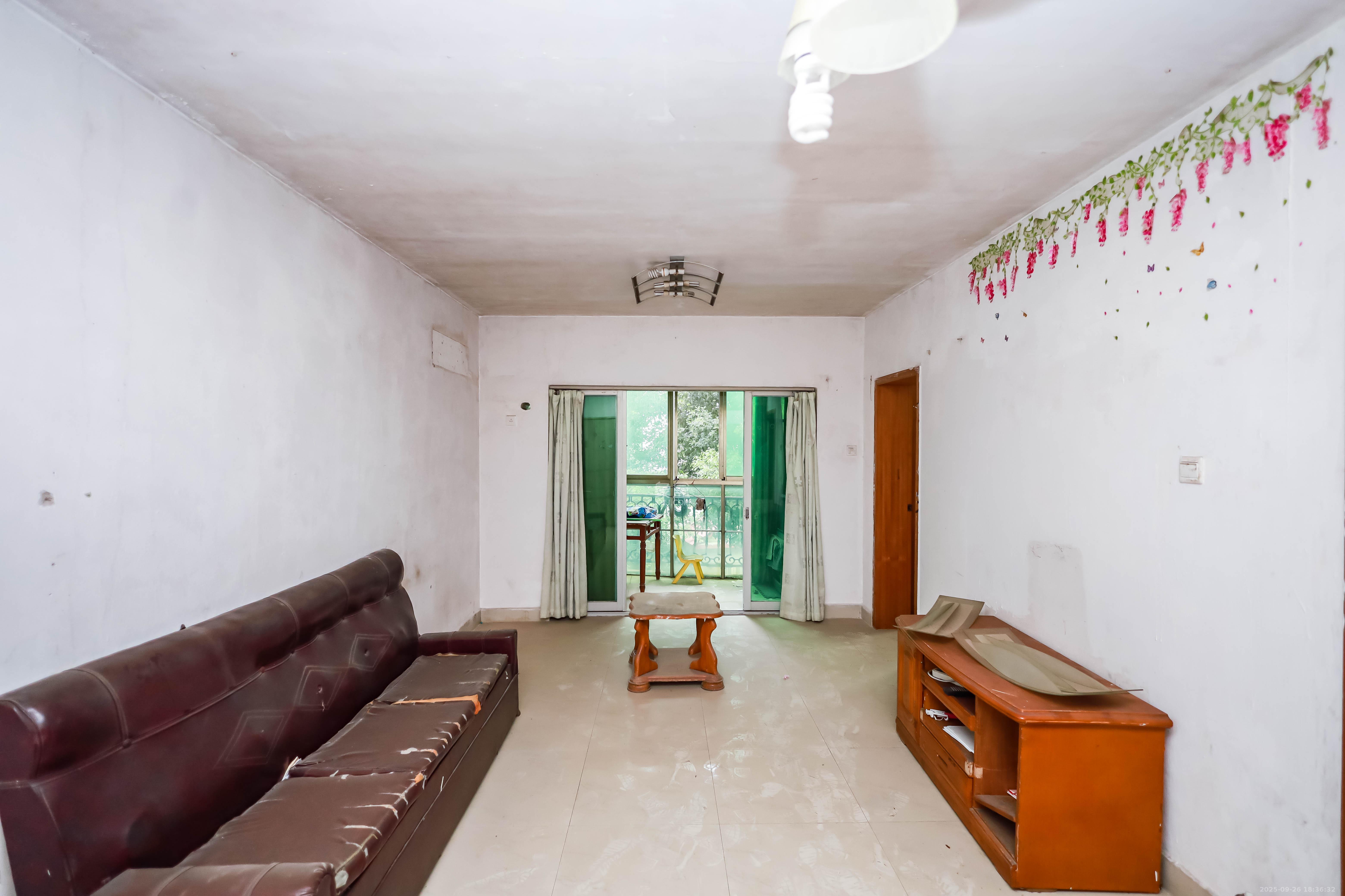 静园山庄 1室1厅1卫 25.0万 静园山庄 1室1厅1卫 25.0万客厅