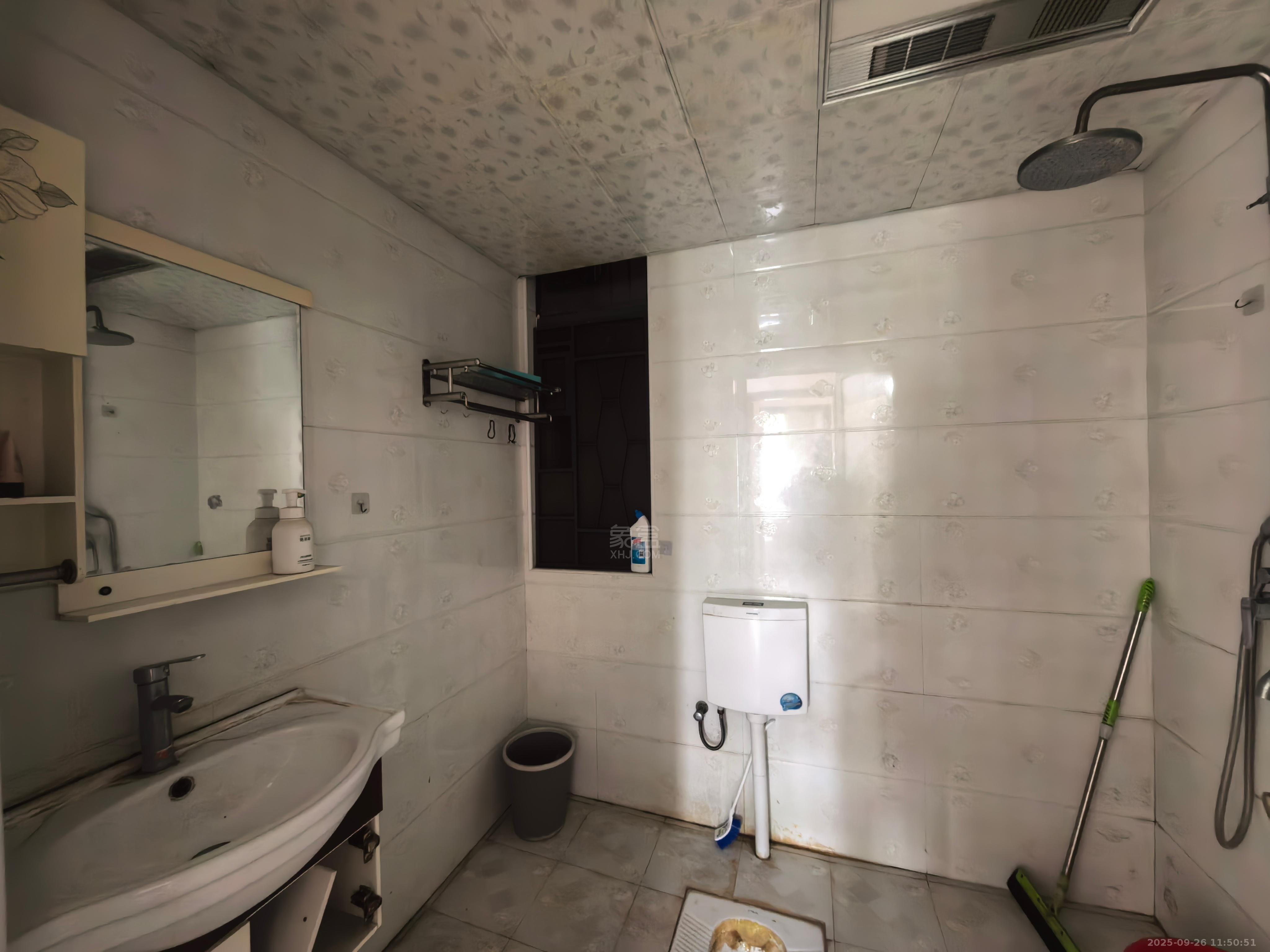 泰山公馆 3室2厅2卫 1800.0元/月 泰山公馆 3室2厅2卫 1800.0元/月室内图