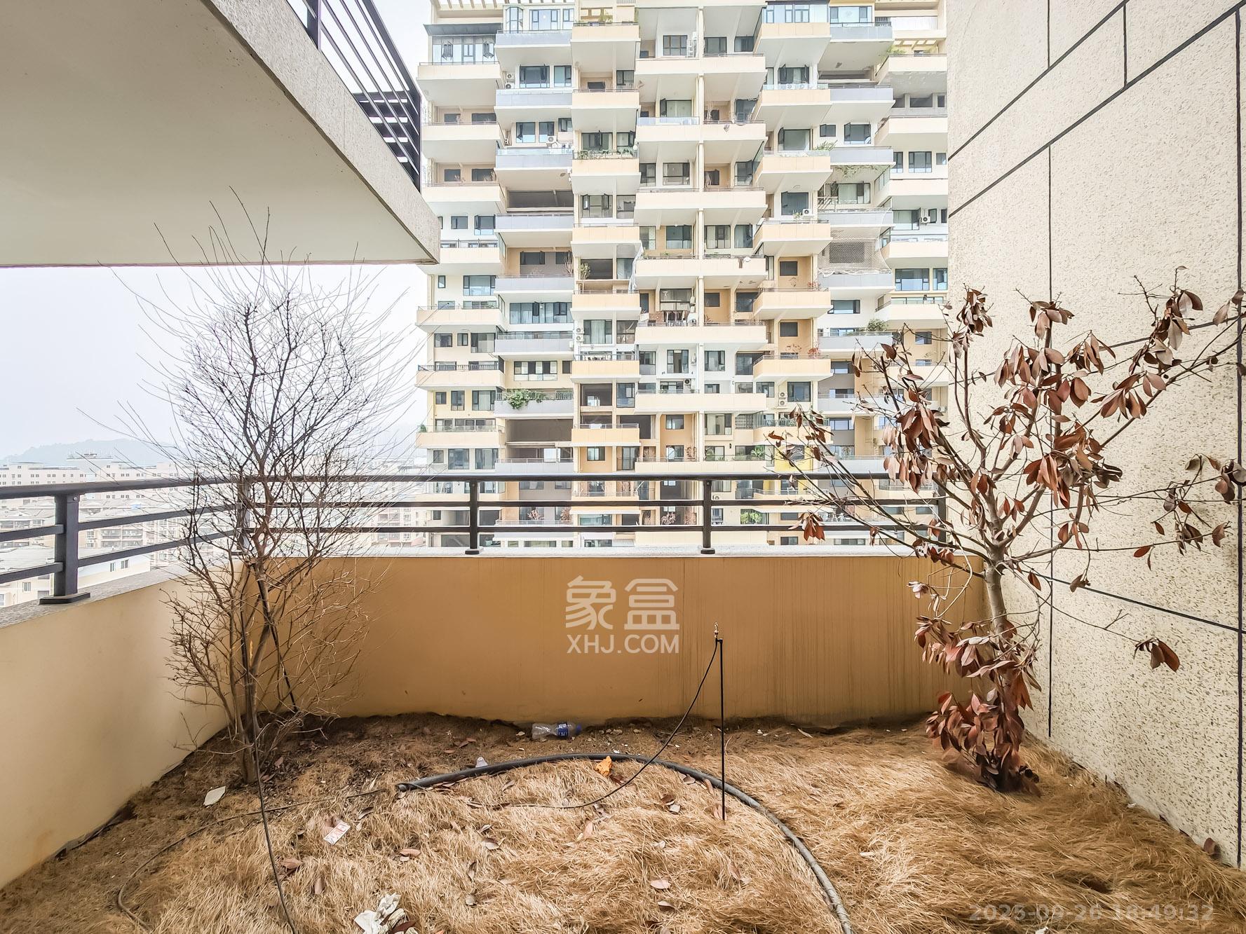 上置绿洲雅宾利  4室2厅2卫    140.0万其他