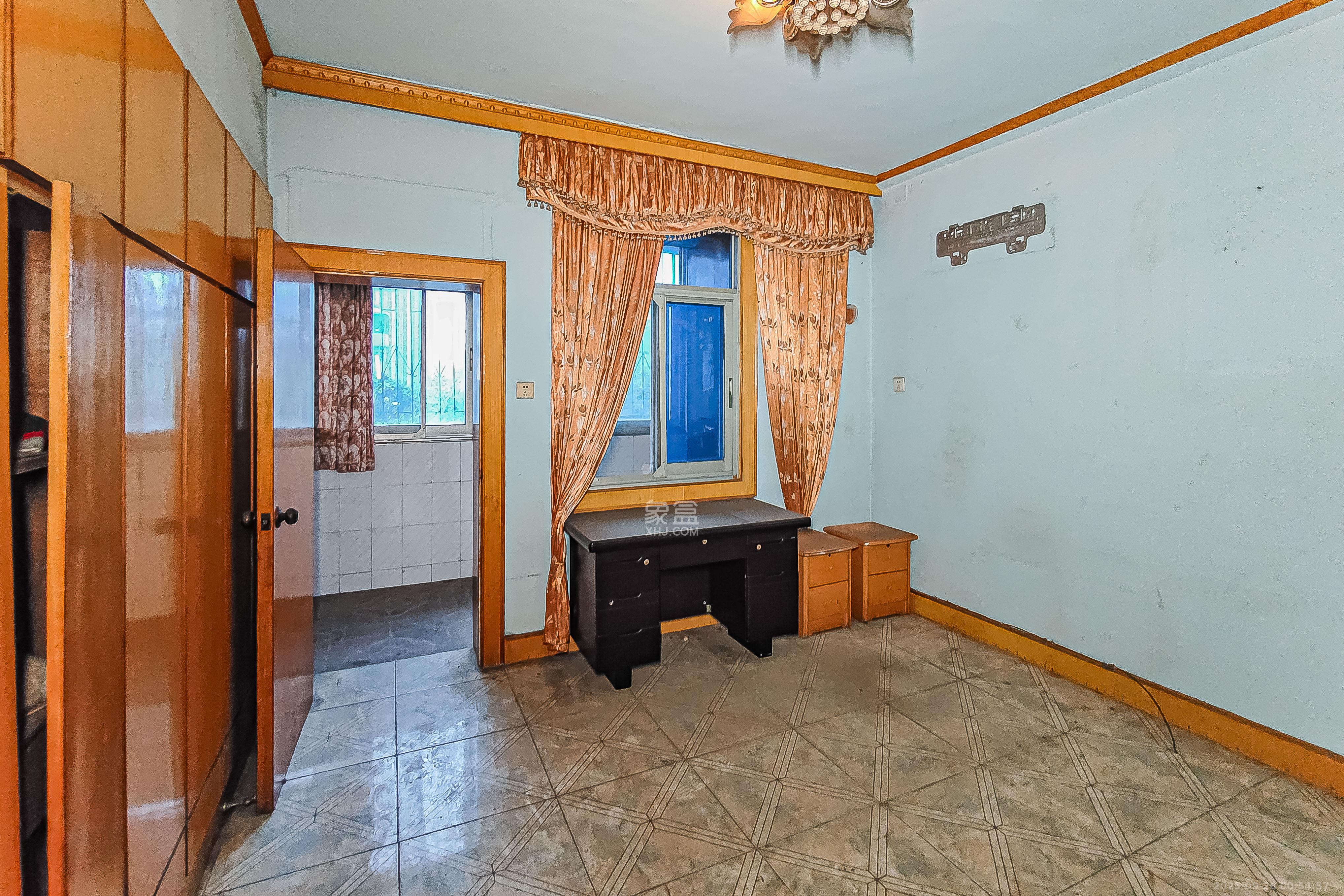 古堆山小区国家电网宿舍 2室1厅1卫 29.8万 古堆山小区国家电网宿舍 2室1厅1卫 29.8万卧室