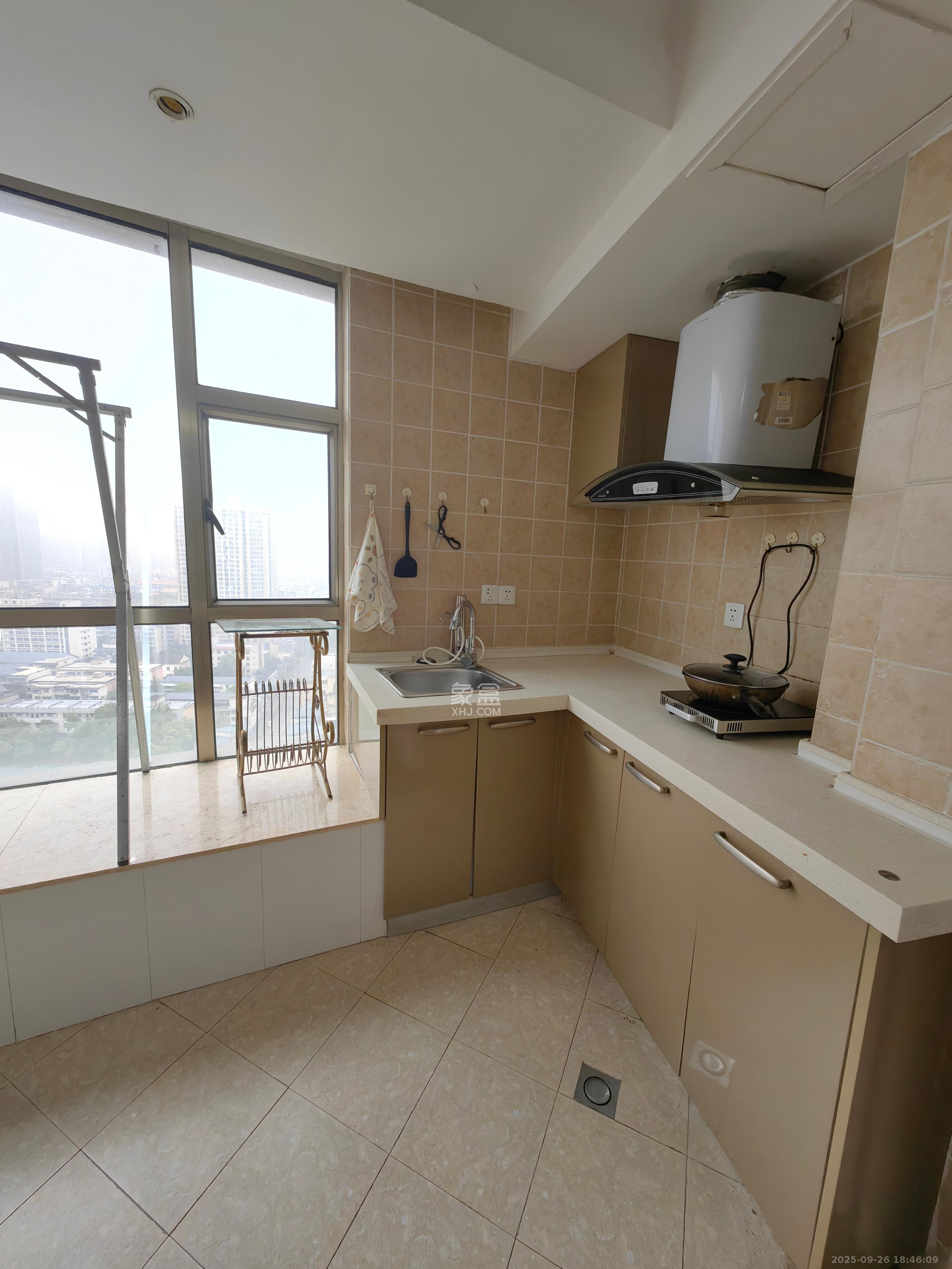 泉昇同福大厦 1室1厅1卫 1700.0元/月 泉昇同福大厦 1室1厅1卫 1700.0元/月室内图